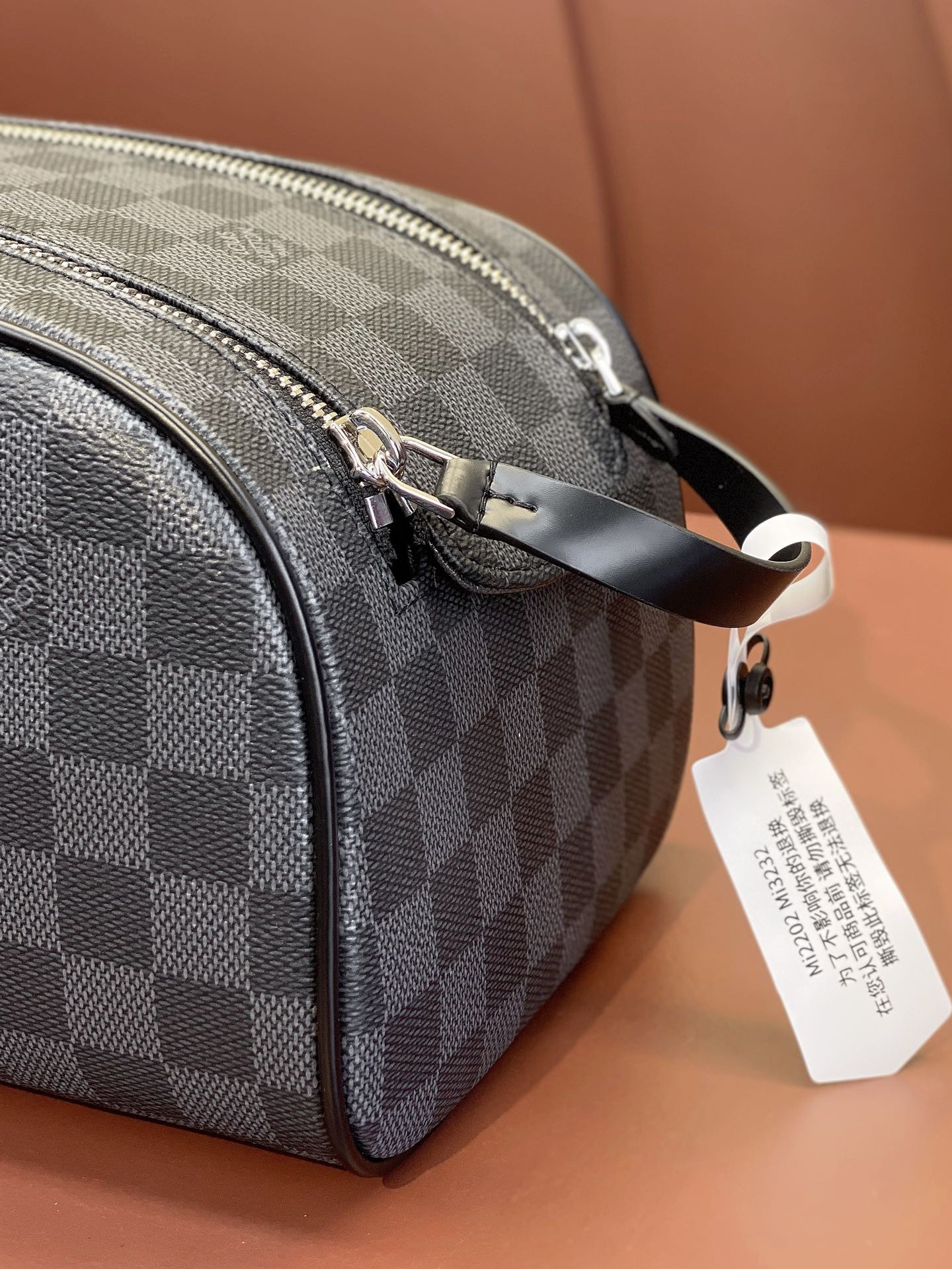 [LOUIS VUITTON-루이비통] 루이비통 다미에 돕 키트 토일렛 파우치백  M47528