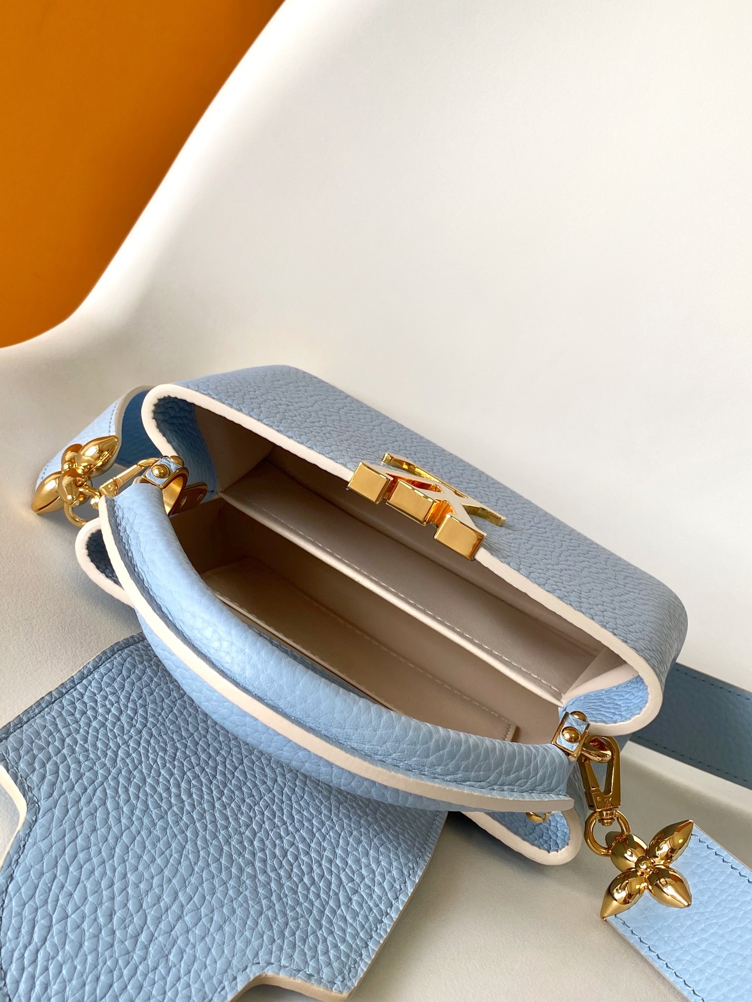 [LOUIS VUITTON-루이비통] 루이비통 카푸신 미니 핸드백 M24575