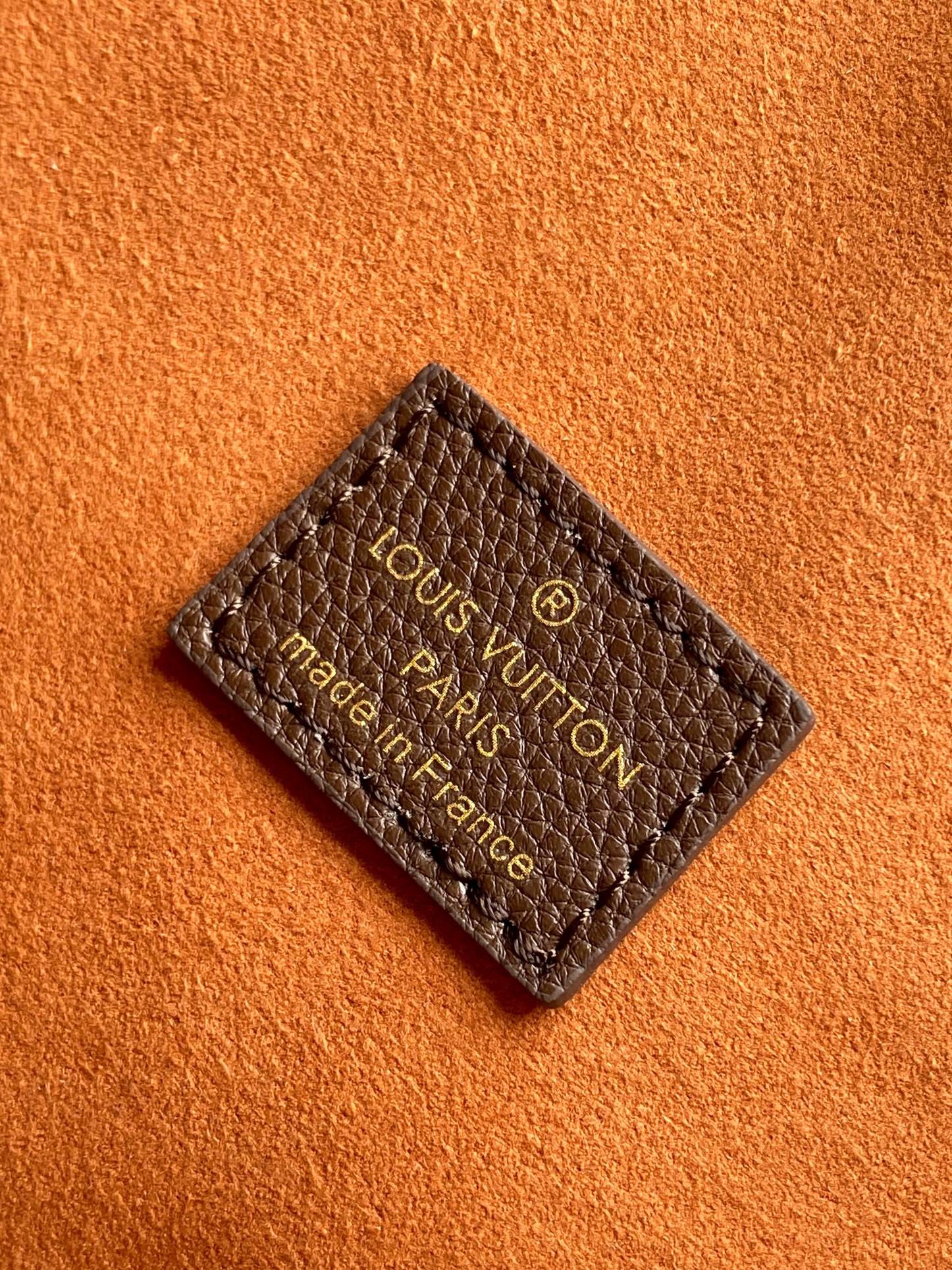 [LOUIS VUITTON-루이비통] 루이비통 모노그램 익스커션 PM 백팩