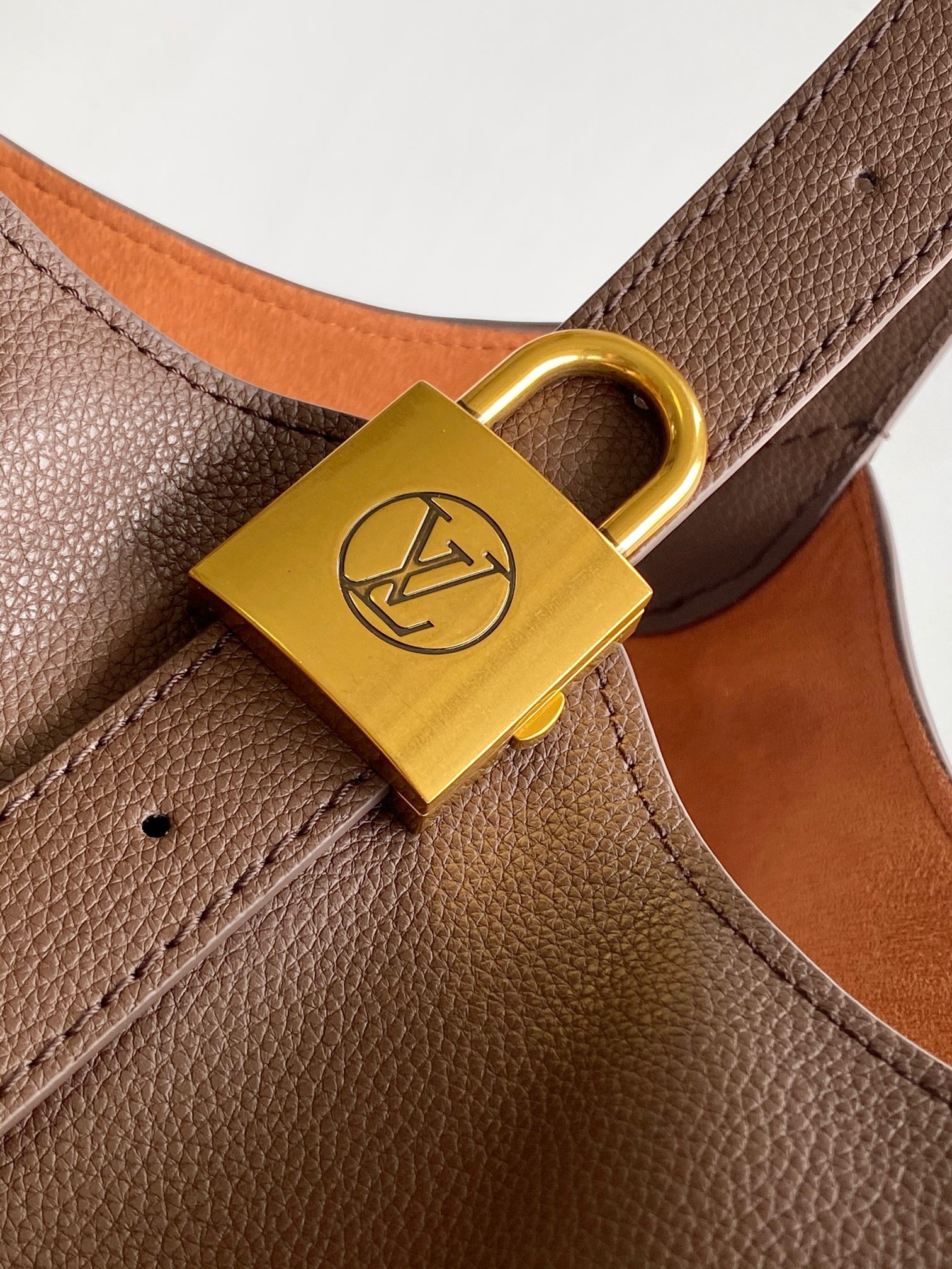 [LOUIS VUITTON-루이비통] 루이비통 로우 키 호보 M12982