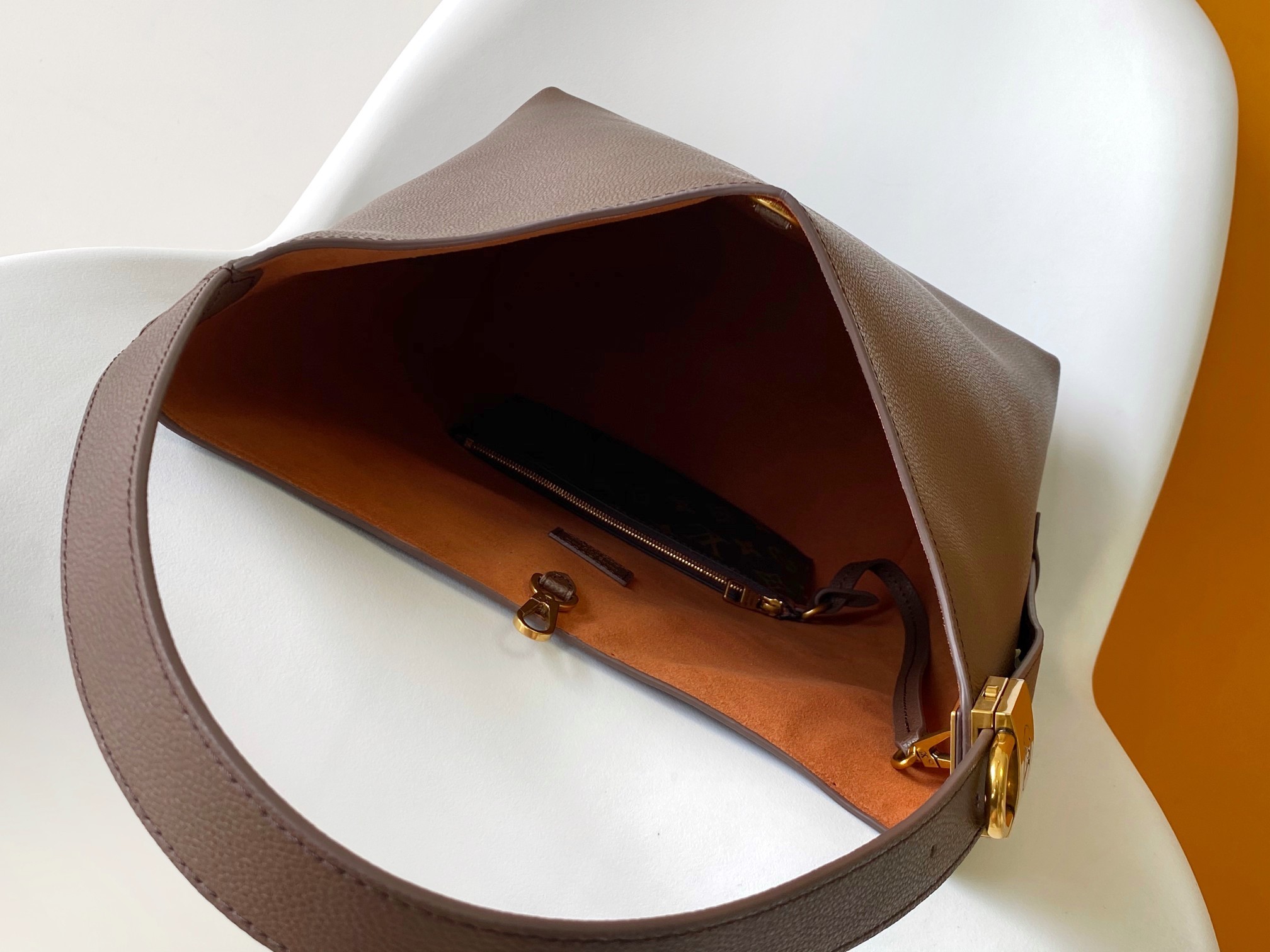 [LOUIS VUITTON-루이비통] 루이비통 로우 키 호보 M12982