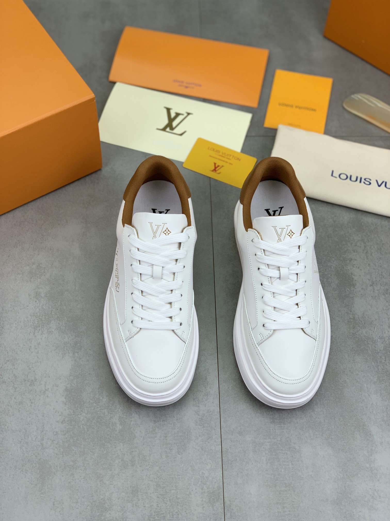 [LOUIS VUITTON-루이비통] 루이비통 스니커즈 0313 남성