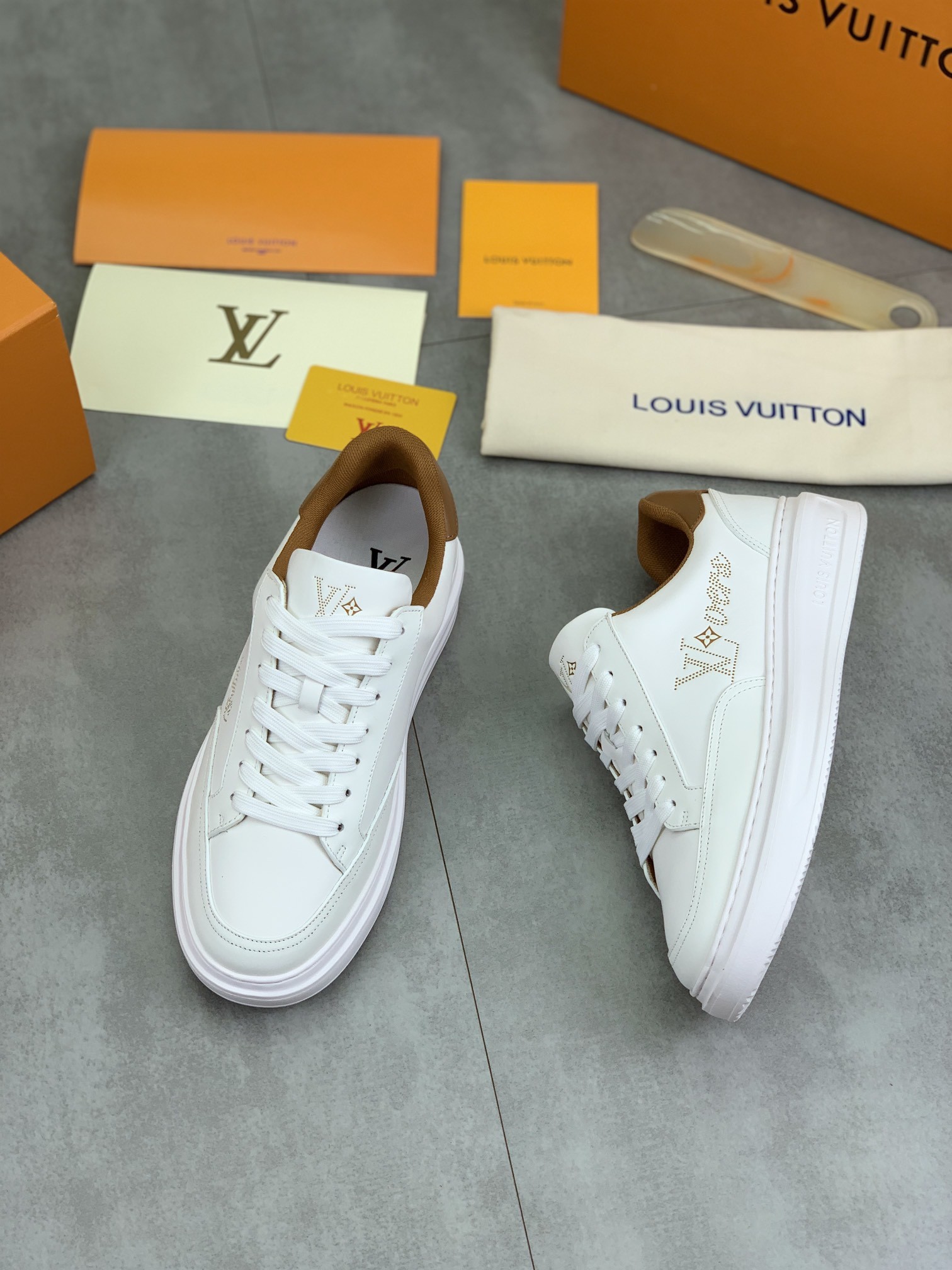 [LOUIS VUITTON-루이비통] 루이비통 스니커즈 0313 남성