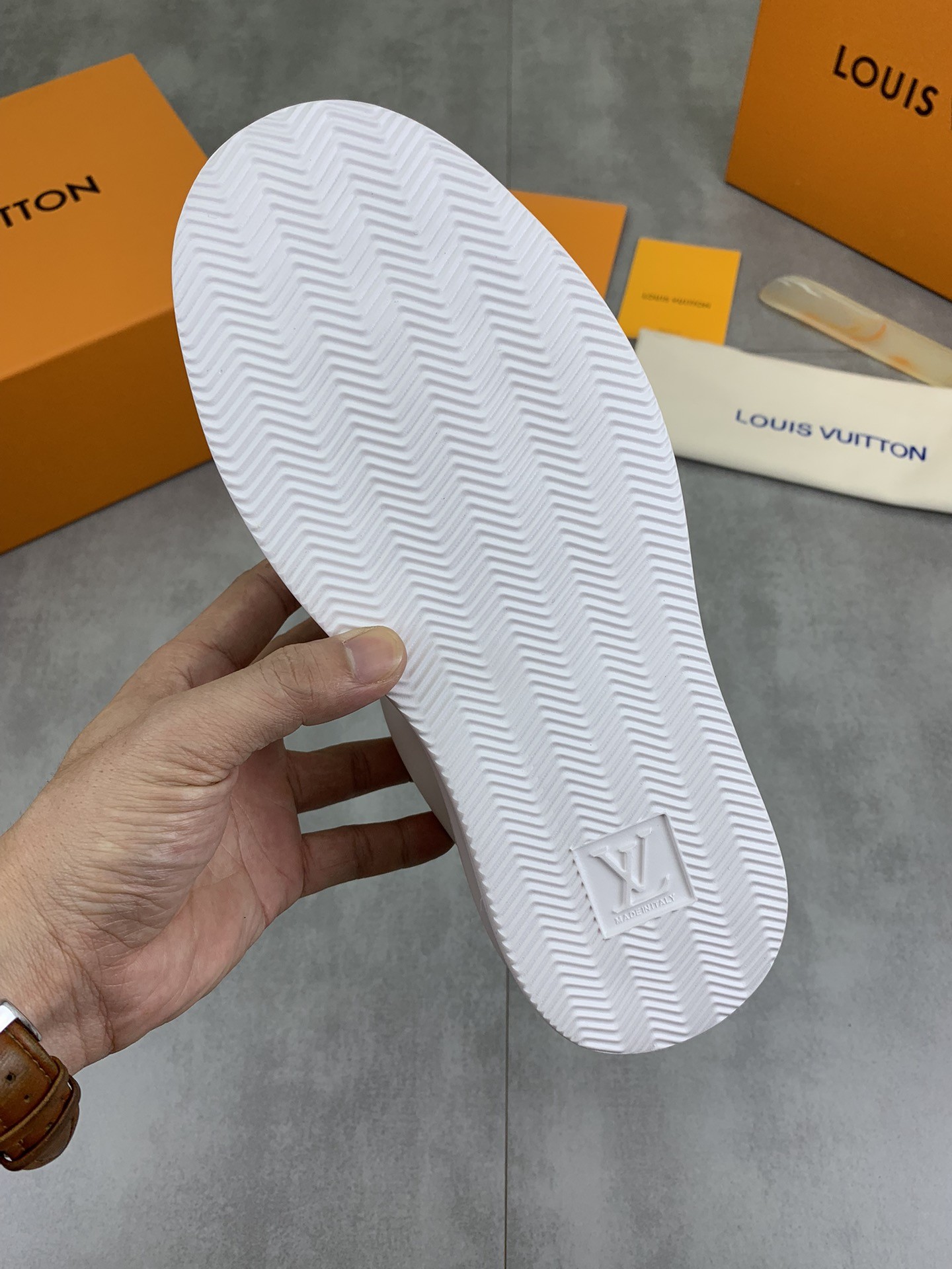 [LOUIS VUITTON-루이비통] 루이비통 스니커즈 0313 남성