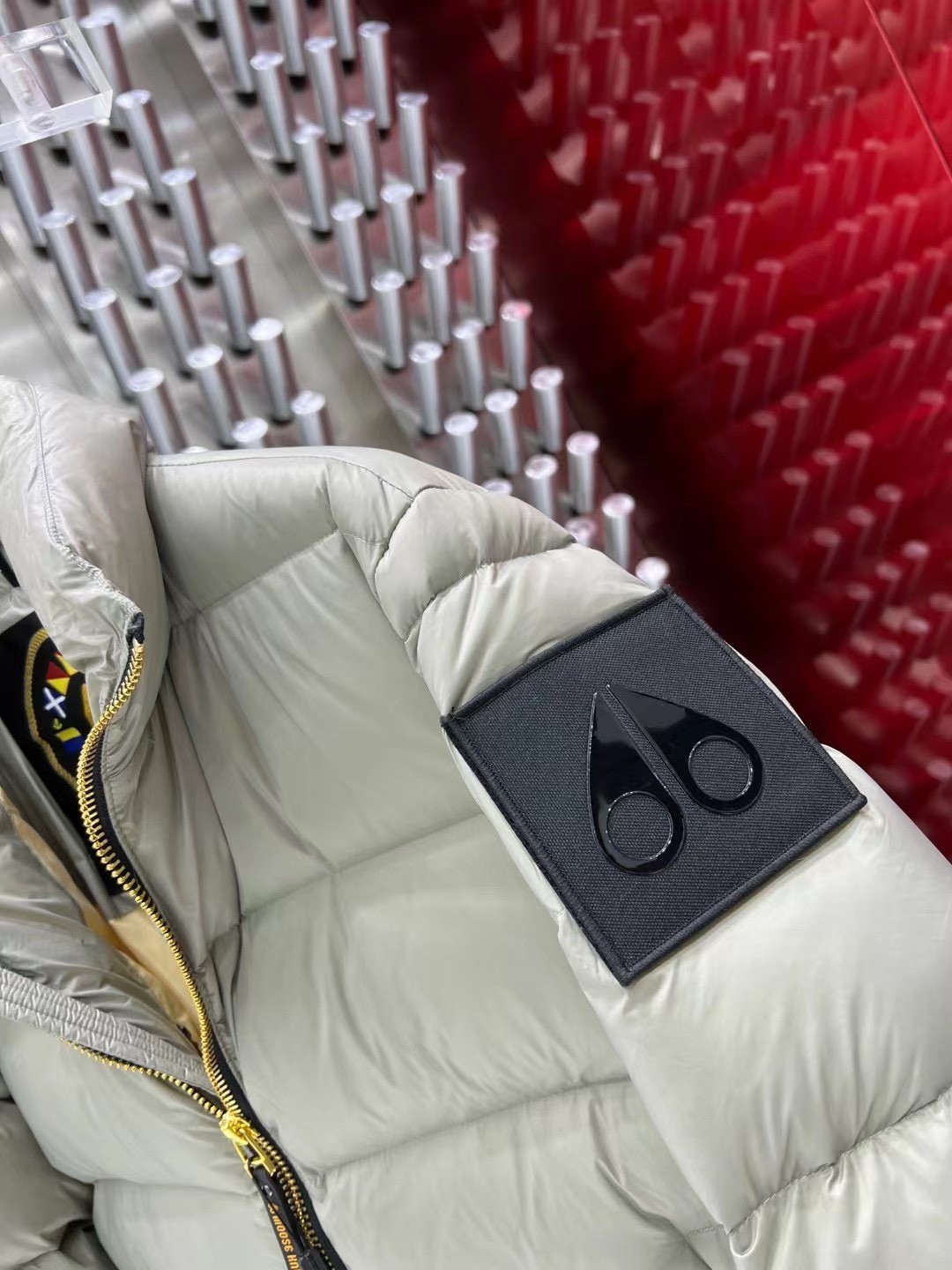 [Moose knuckles -무스너클 ]  무스너클 다운 패딩 자켓 카키