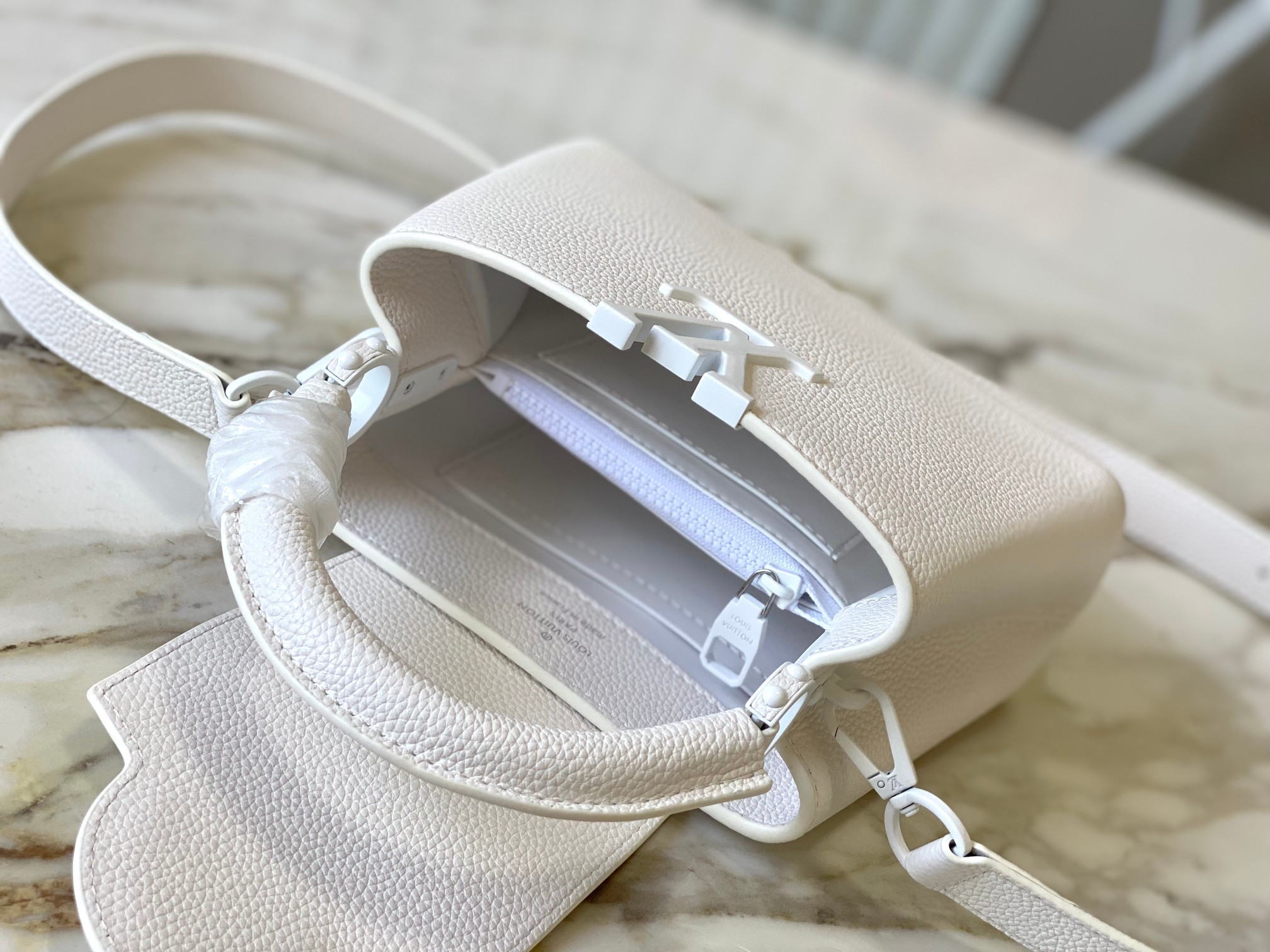 [LOUIS VUITTON-루이비통] 루이비통 카푸신 이스트 웨스트 미니백