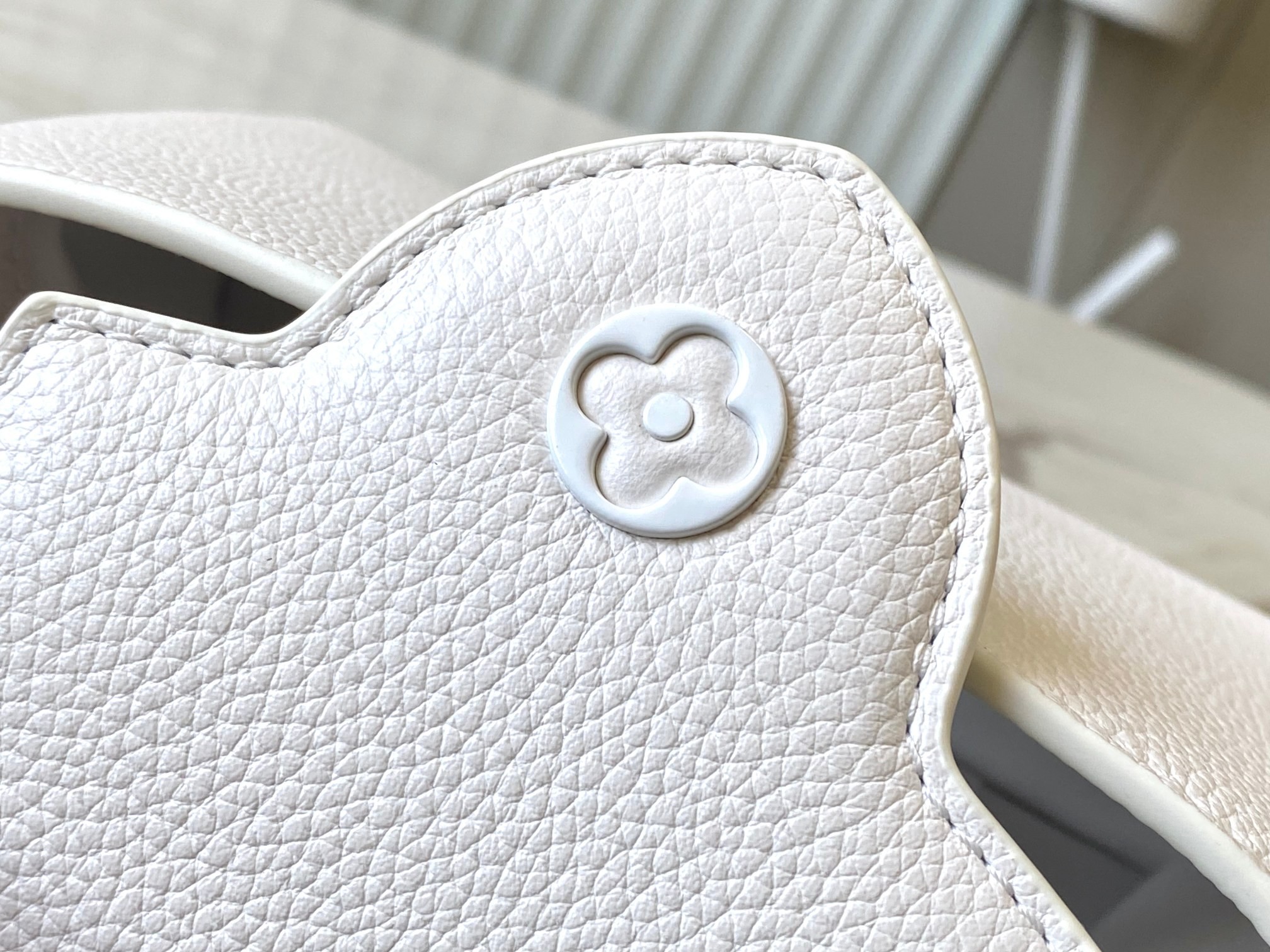 [LOUIS VUITTON-루이비통] 루이비통 카푸신 이스트 웨스트 미니백