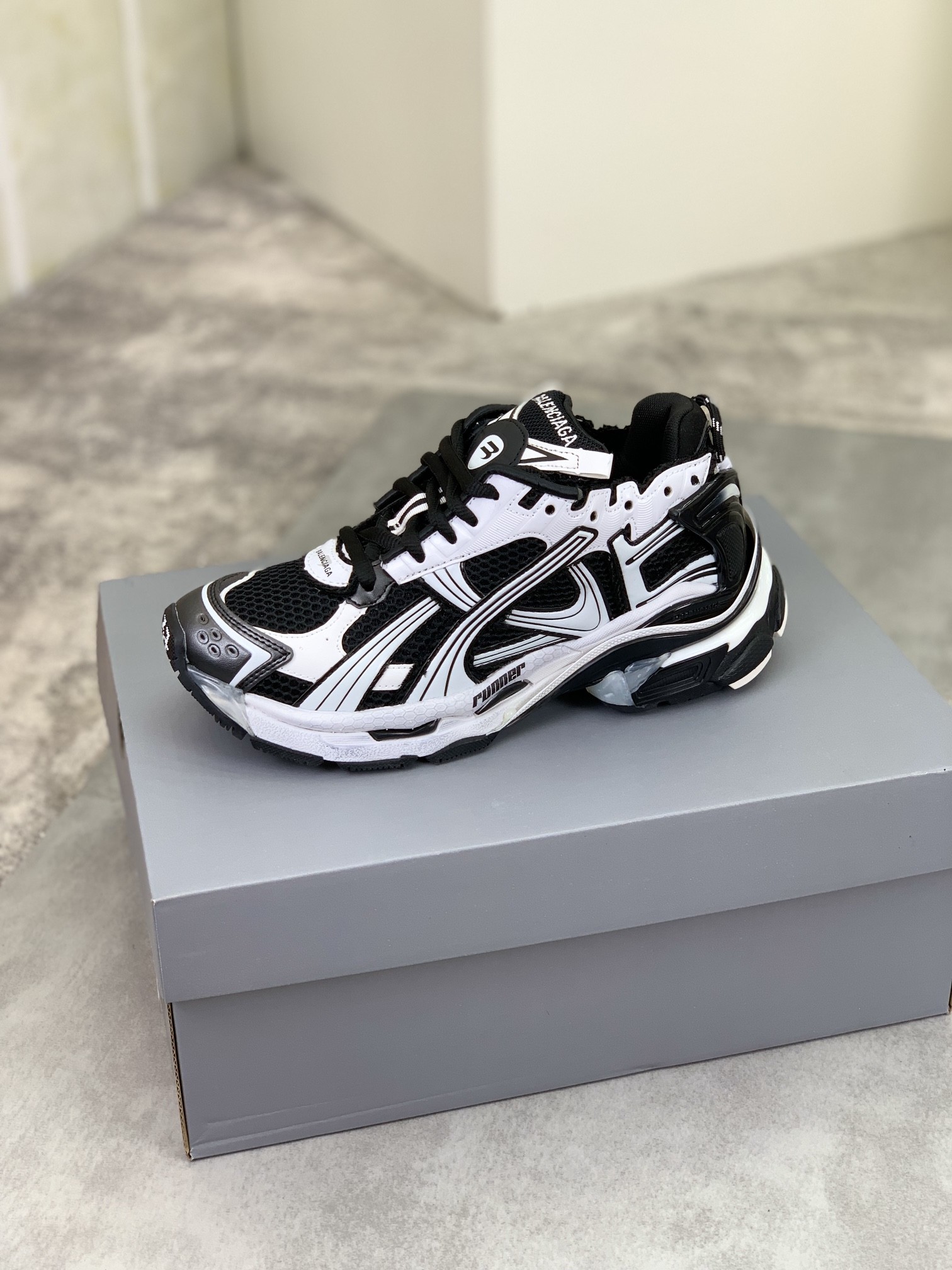 [BALENCIAGA-발렌시아가  ] 발렌시아가 러너 스니커즈 오레오 컬러