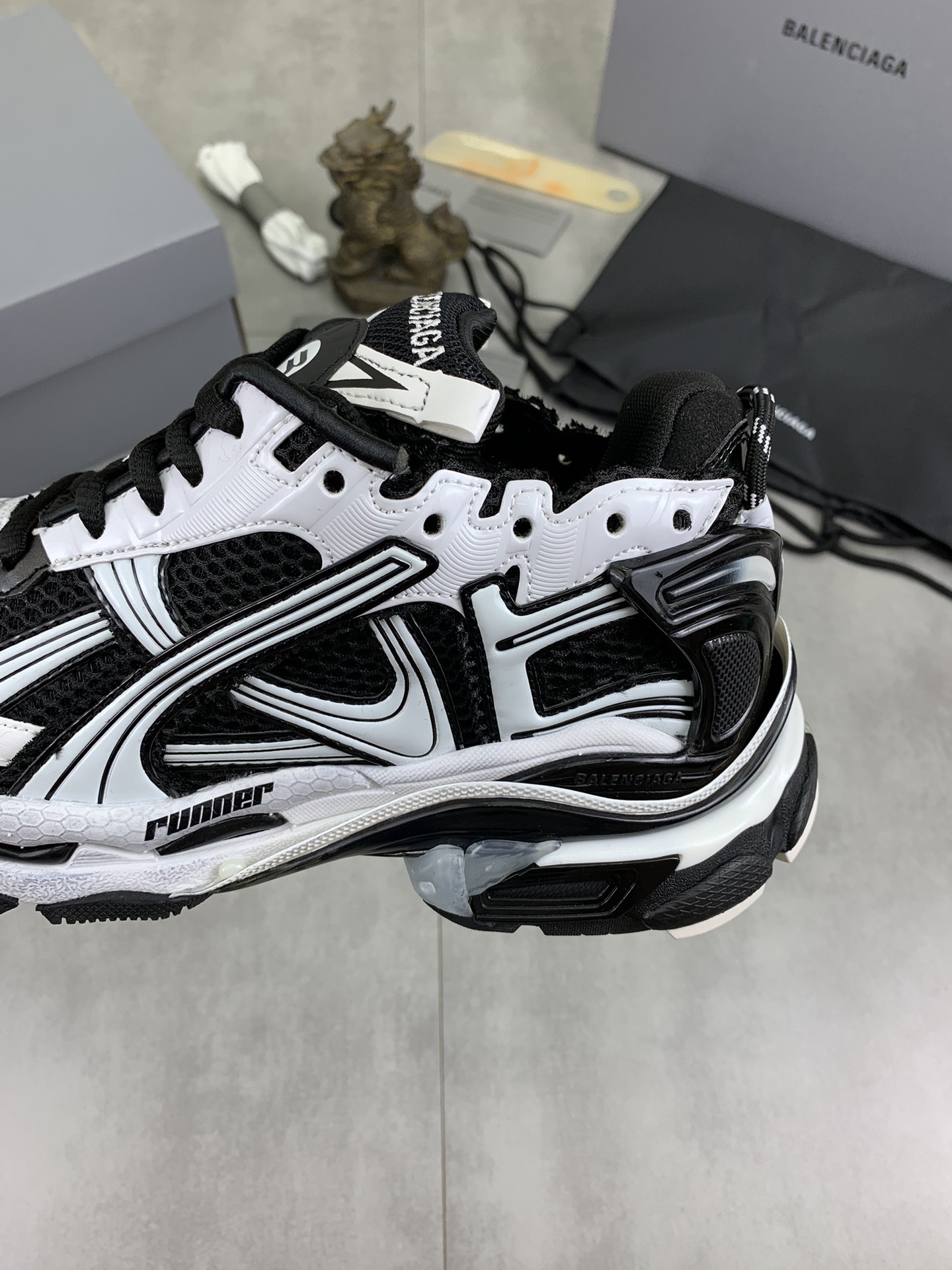 [BALENCIAGA-발렌시아가  ] 발렌시아가 러너 스니커즈 오레오 컬러