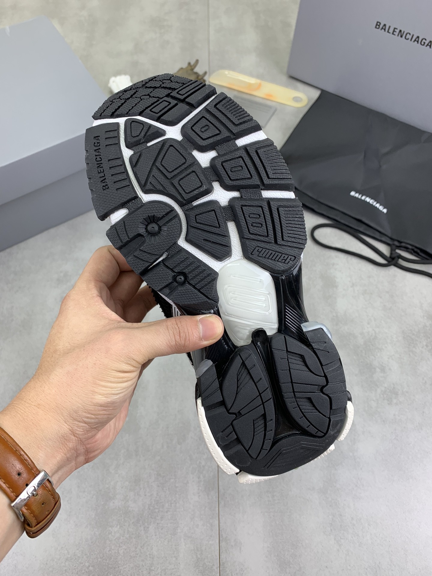 [BALENCIAGA-발렌시아가  ] 발렌시아가 러너 스니커즈 오레오 컬러