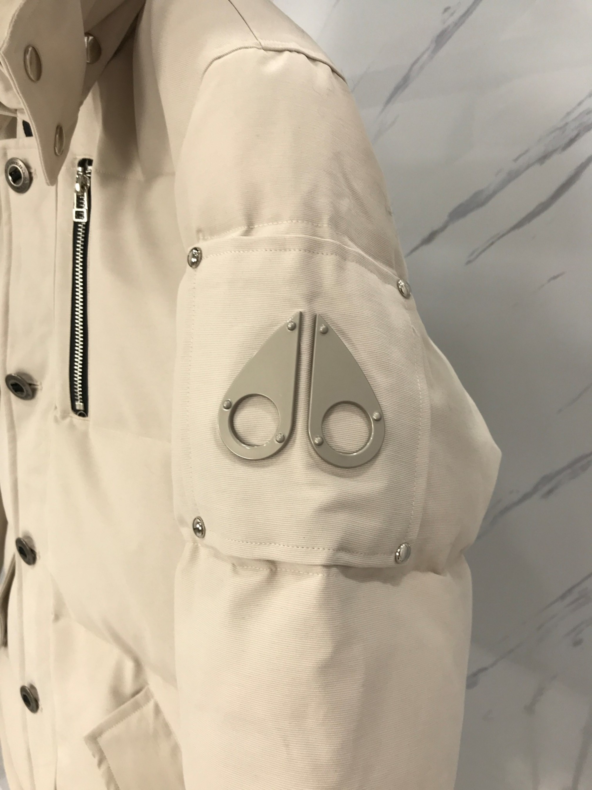 [Moose knuckles -무스너클 ]   무스너클  쓰리쿼터 다운 패딩 (남성용)