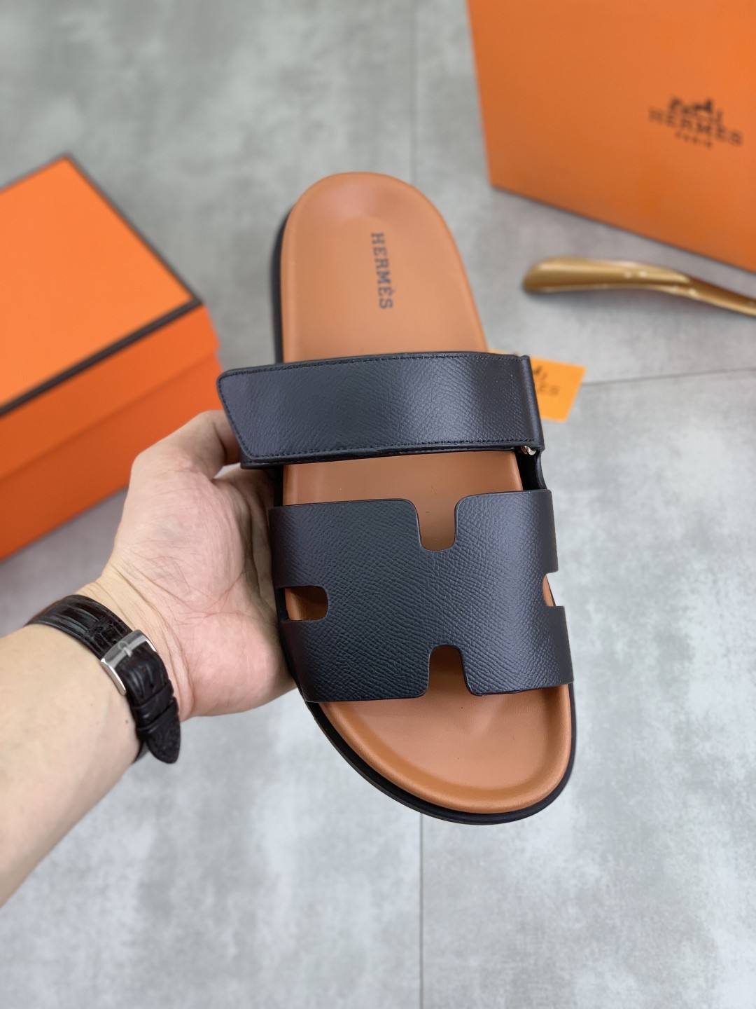 [HERMES-에르메스] 에르메스 남성 시프레 샌들 블랙