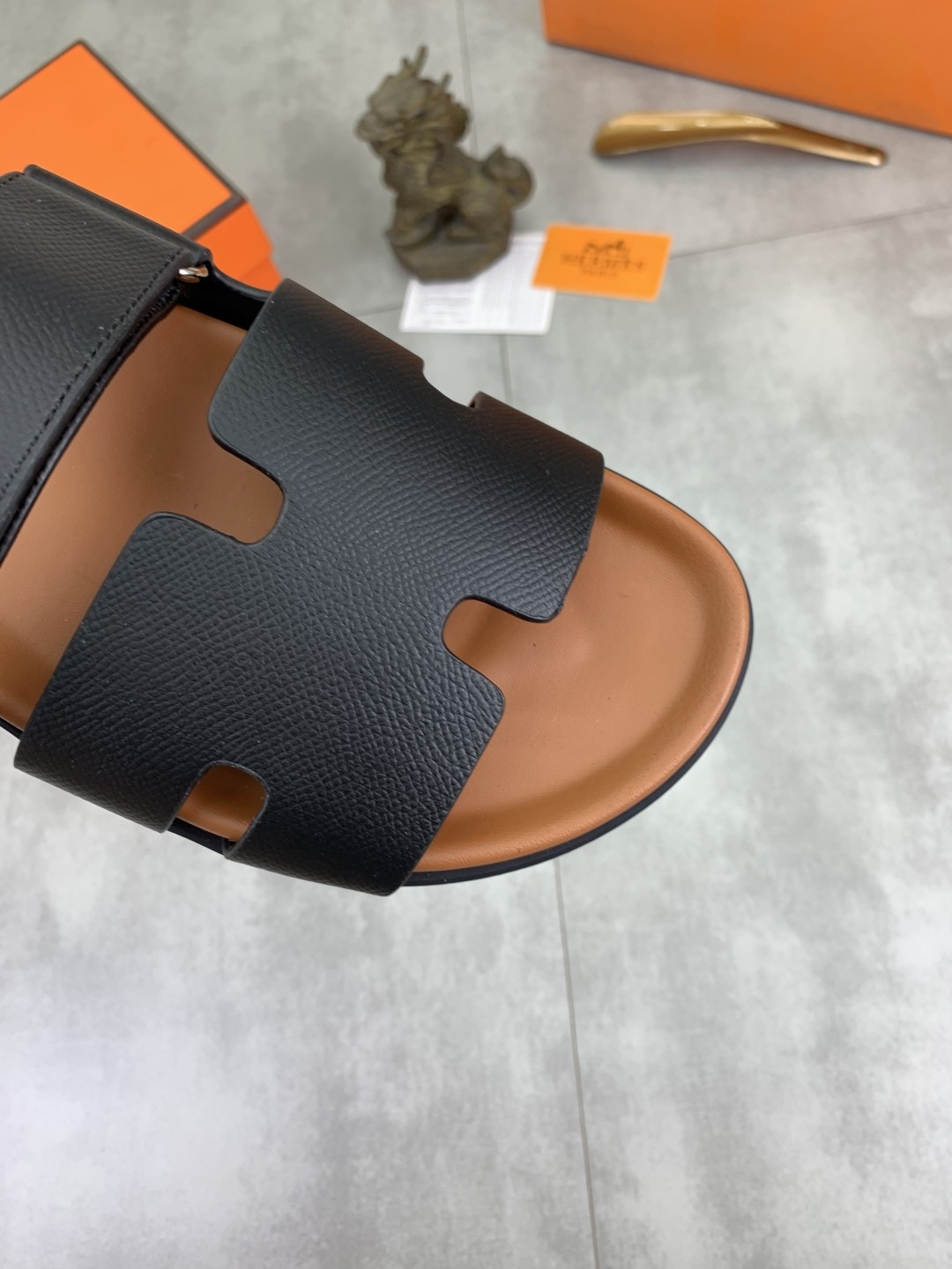 [HERMES-에르메스] 에르메스 남성 시프레 샌들 블랙