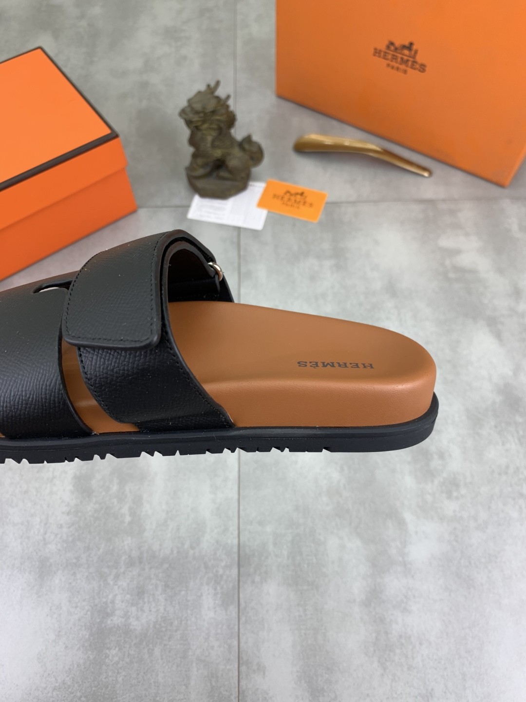 [HERMES-에르메스] 에르메스 남성 시프레 샌들 블랙