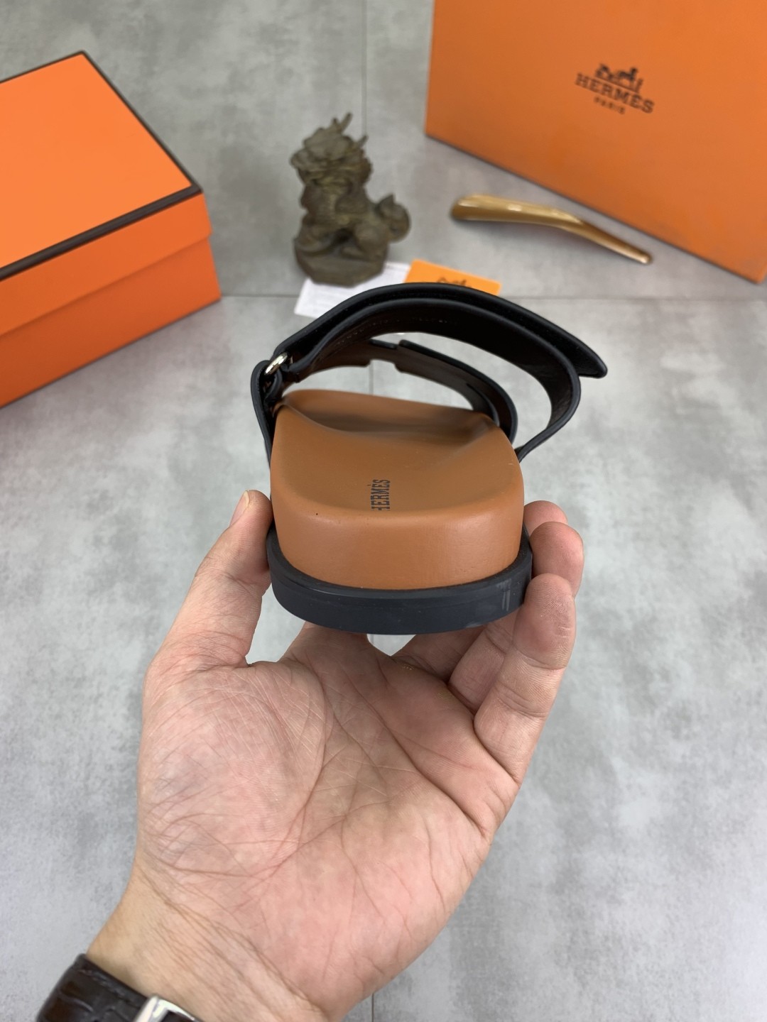 [HERMES-에르메스] 에르메스 남성 시프레 샌들 블랙