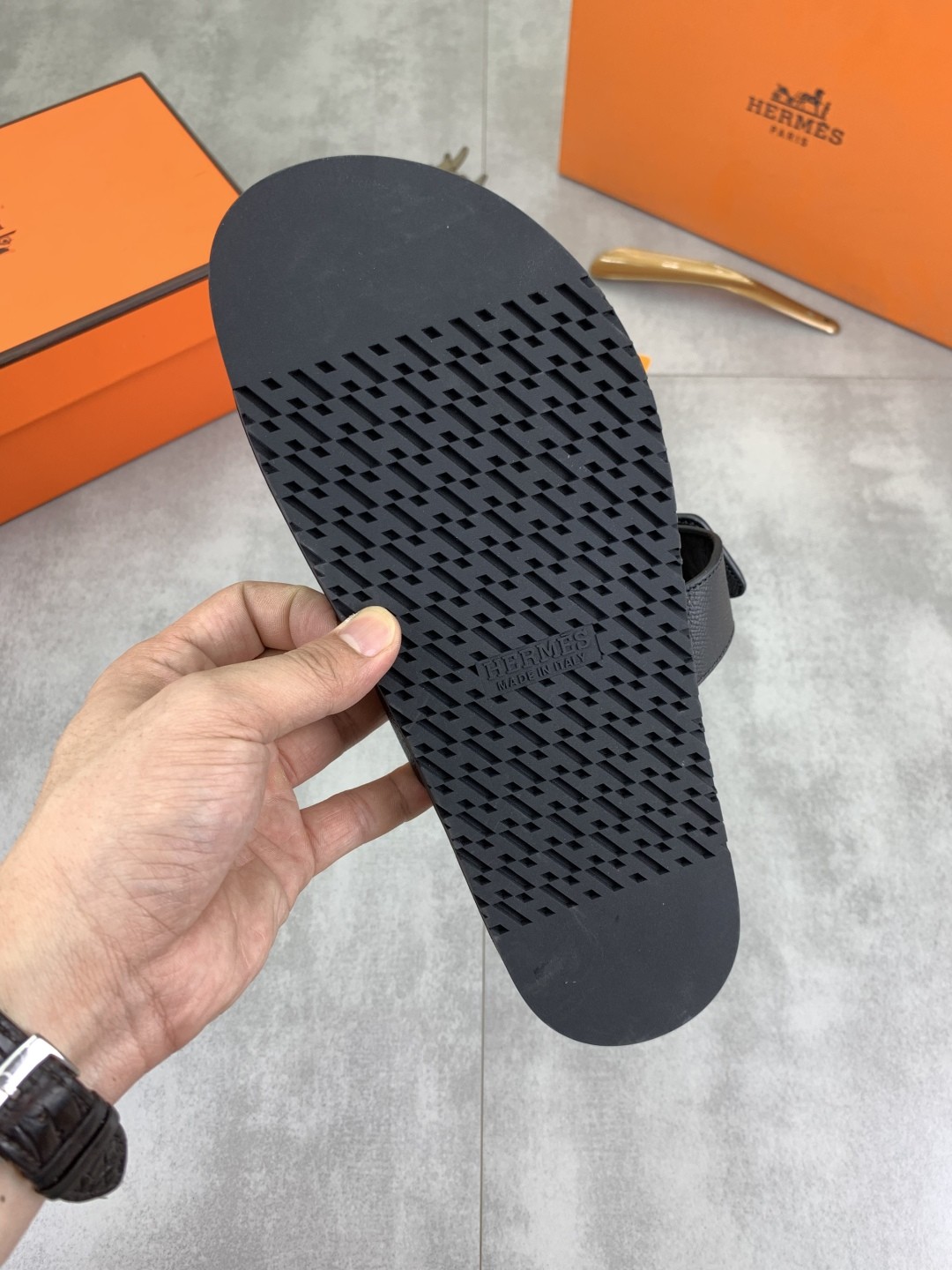 [HERMES-에르메스] 에르메스 남성 시프레 샌들 블랙