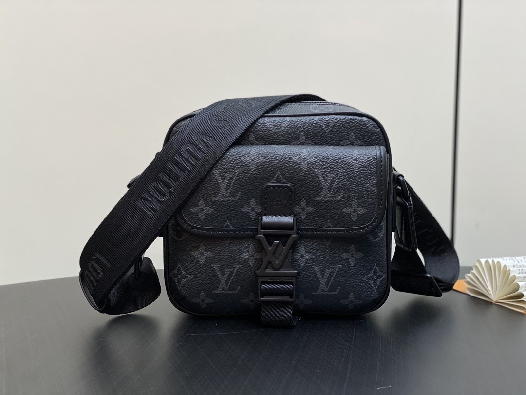 [LOUIS VUITTON-루이비통] 루이비통 크리스토퍼 크로스백 M12518