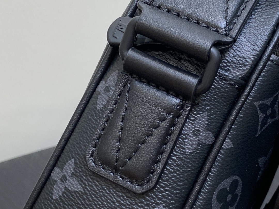 [LOUIS VUITTON-루이비통] 루이비통 크리스토퍼 크로스백 M12518