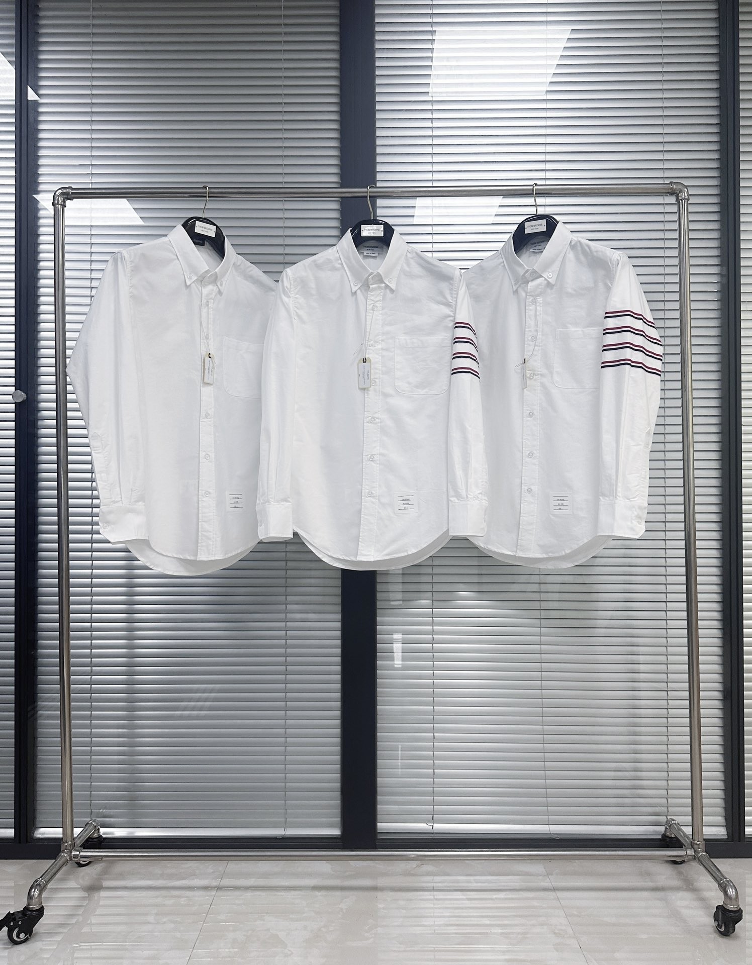 [TOM BROWNE -톰브라운 ] 톰브라운 4선 완장 남성 셔츠