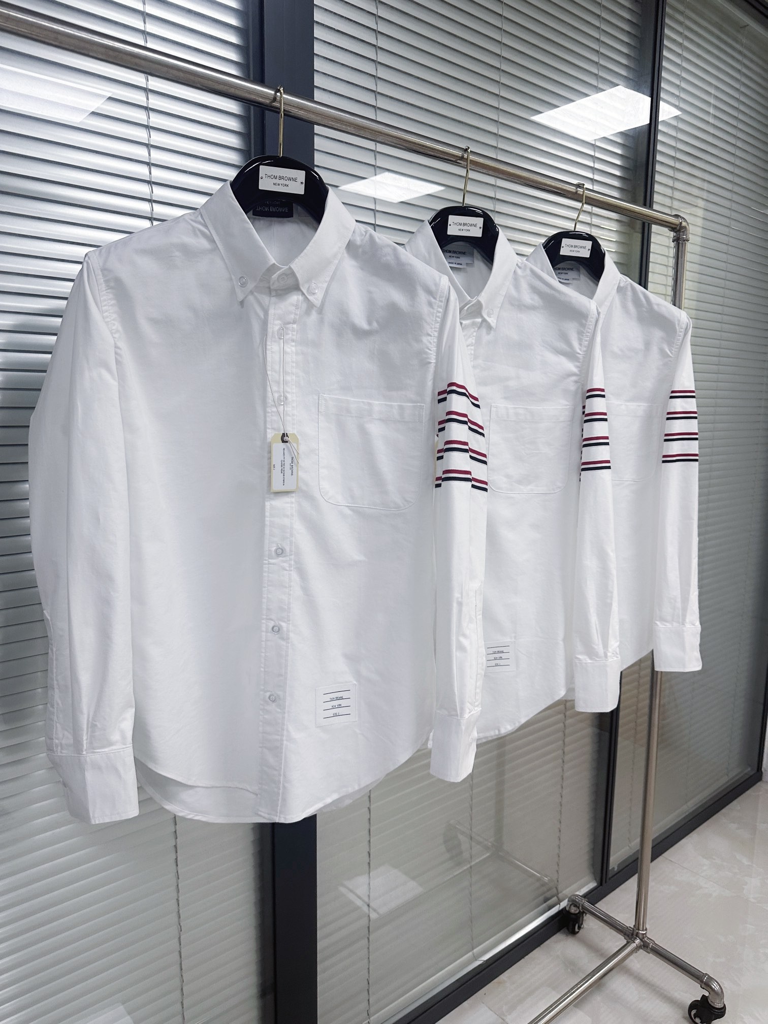 [TOM BROWNE -톰브라운 ] 톰브라운 4선 완장 남성 셔츠