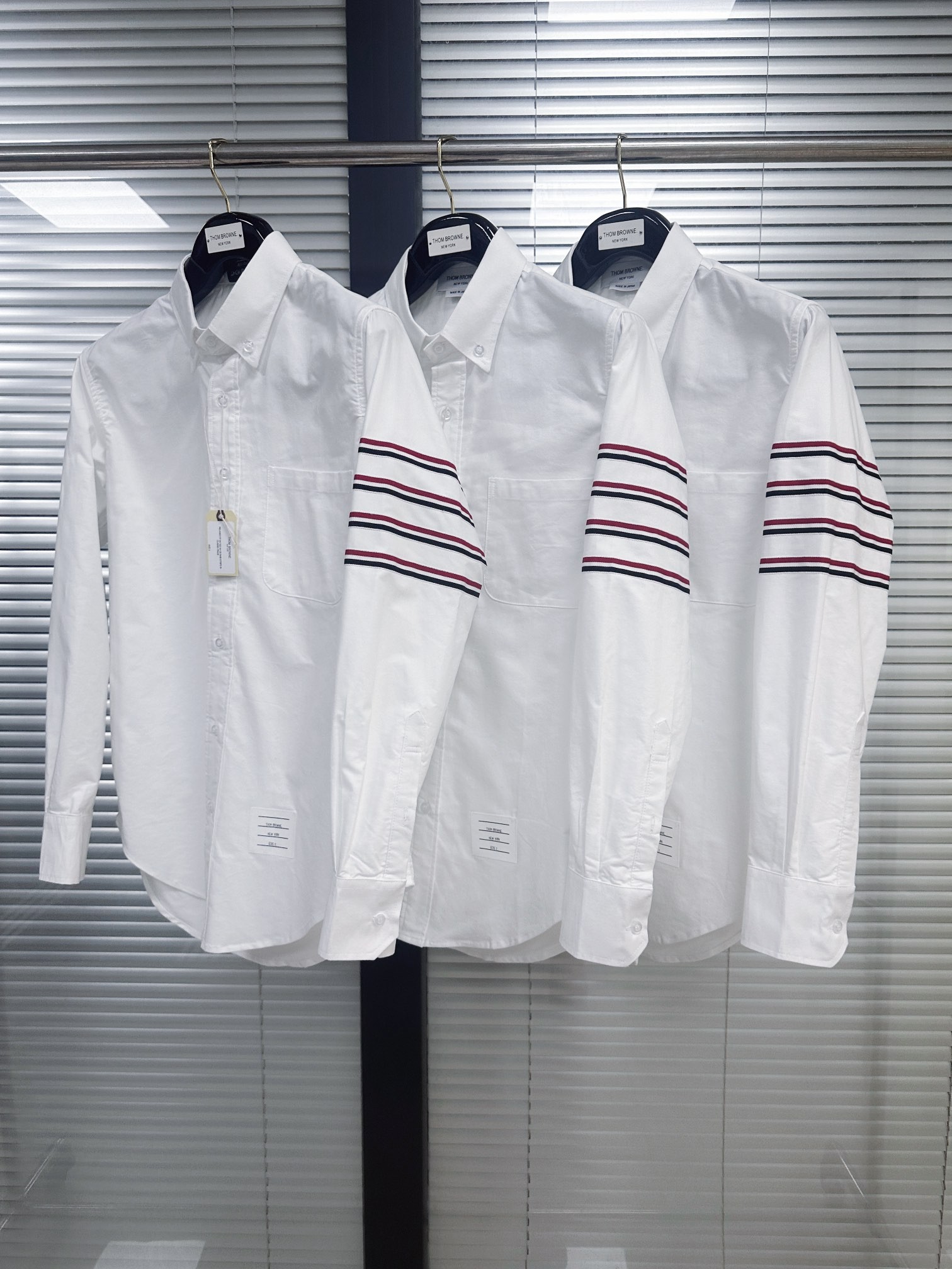 [TOM BROWNE -톰브라운 ] 톰브라운 4선 완장 남성 셔츠