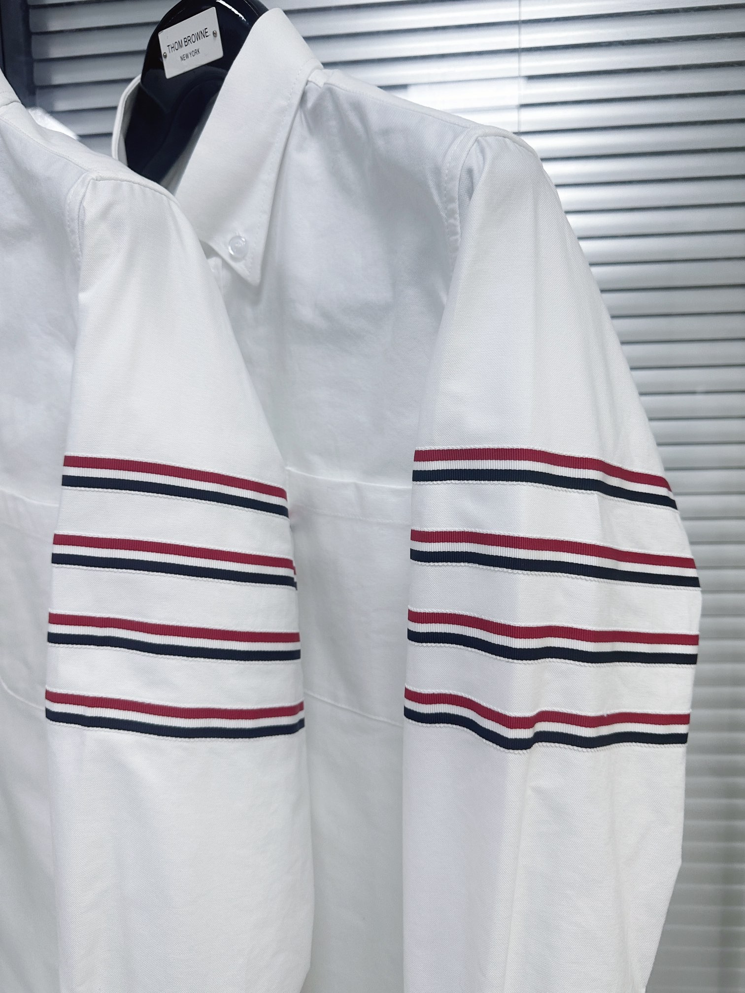 [TOM BROWNE -톰브라운 ] 톰브라운 4선 완장 남성 셔츠