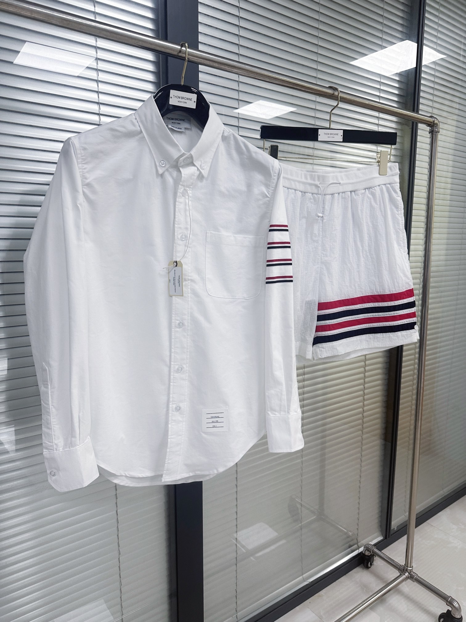 [TOM BROWNE -톰브라운 ] 톰브라운 4선 완장 남성 셔츠