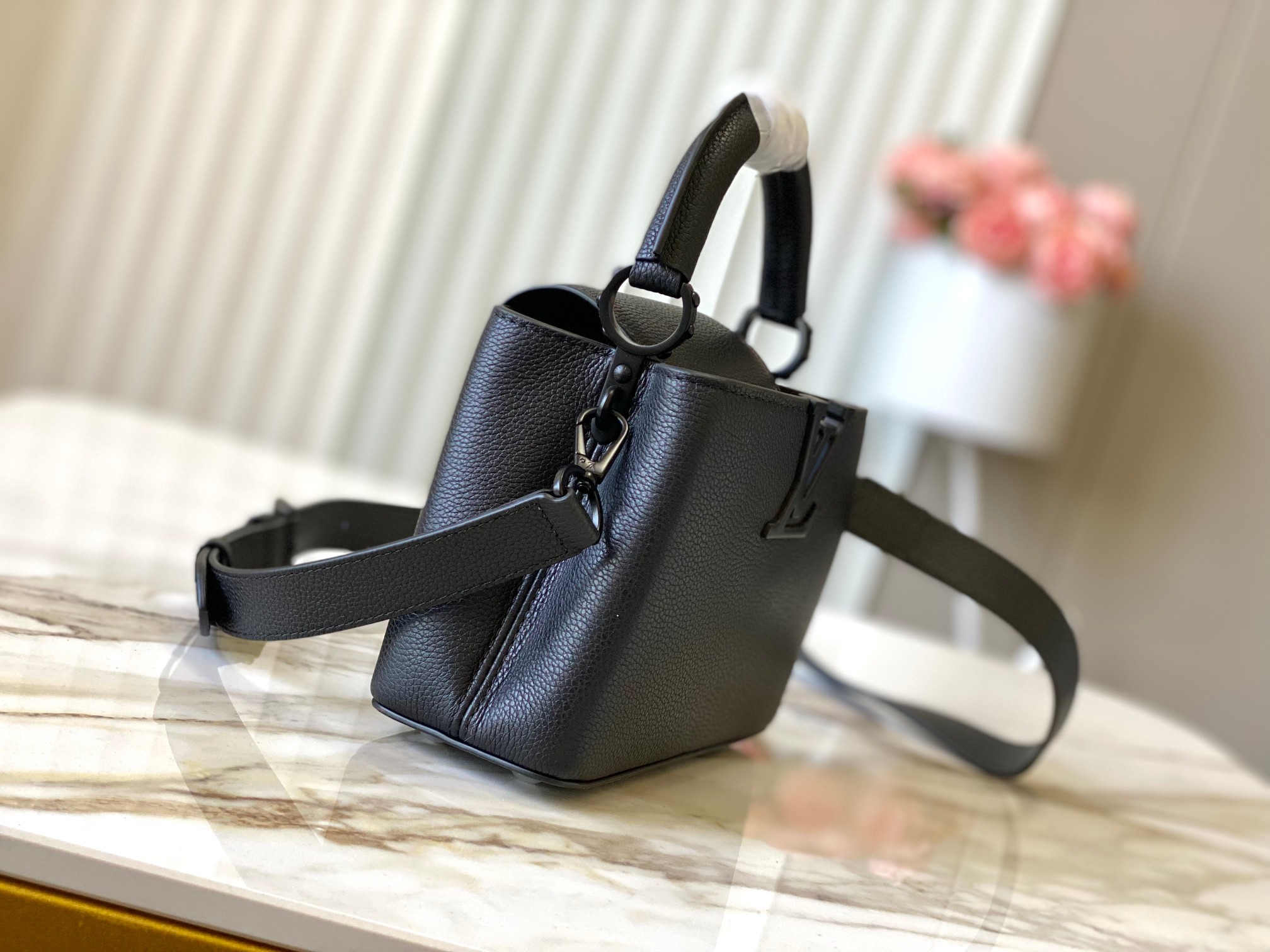 [LOUIS VUITTON-루이비통] 루이비통 카푸신 이스트 웨스트 미니백 M25255