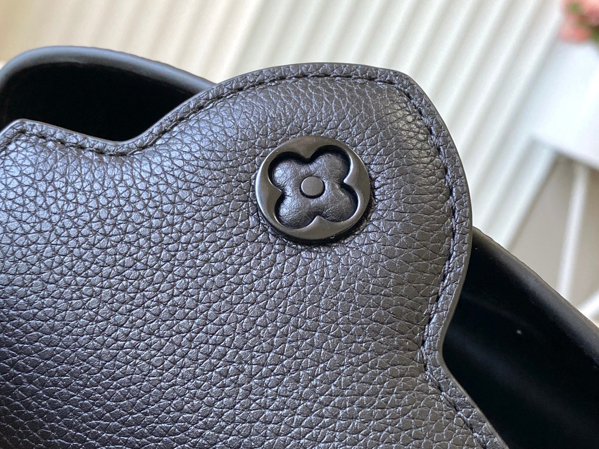 [LOUIS VUITTON-루이비통] 루이비통 카푸신 이스트 웨스트 미니백 M25255