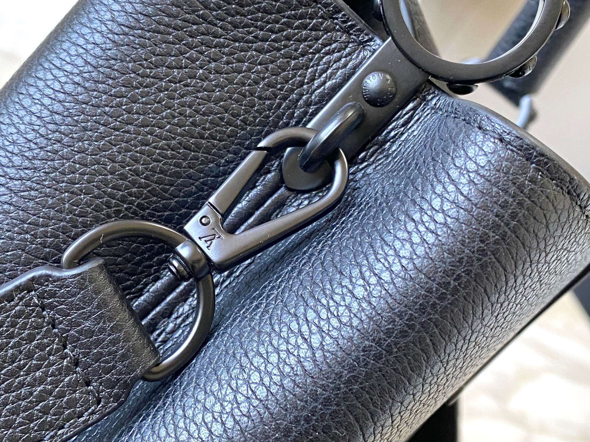 [LOUIS VUITTON-루이비통] 루이비통 카푸신 이스트 웨스트 미니백 M25255