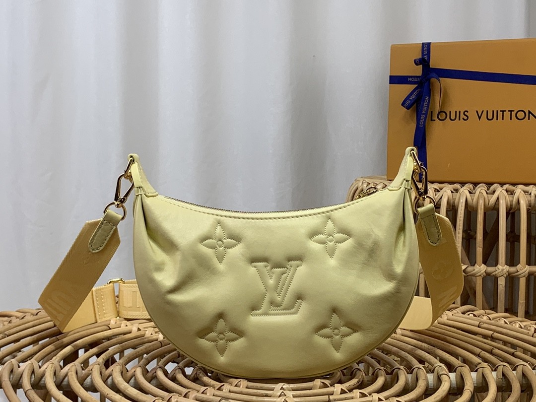 루이비통 LV Over The Moon 오버 더 문 숄더 백