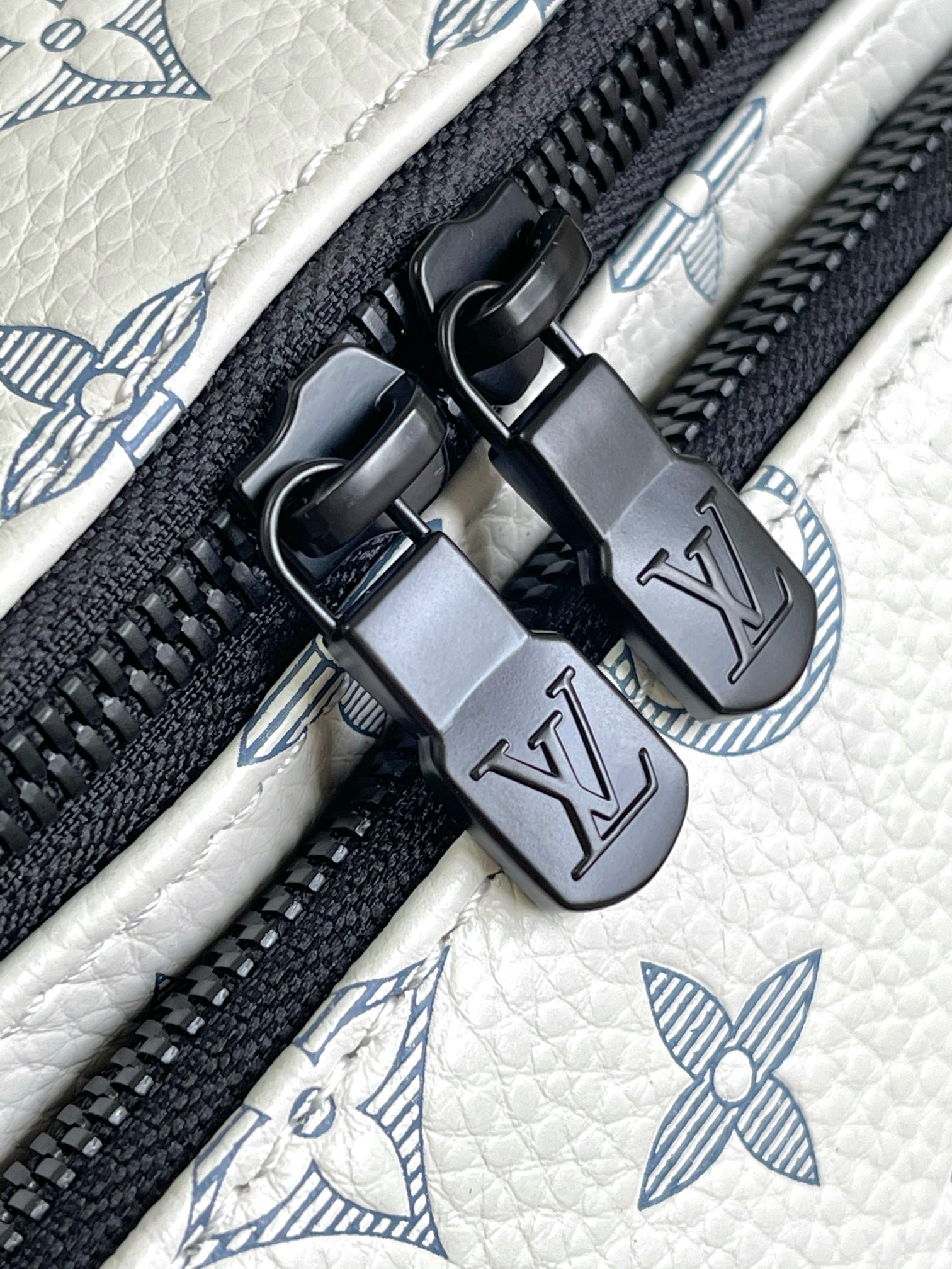 [LOUIS VUITTON-루이비통] 루이비통  범백 힙색  M25227