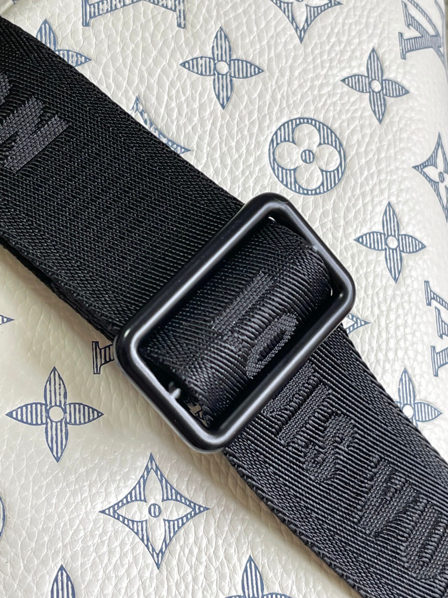 [LOUIS VUITTON-루이비통] 루이비통  범백 힙색  M25227