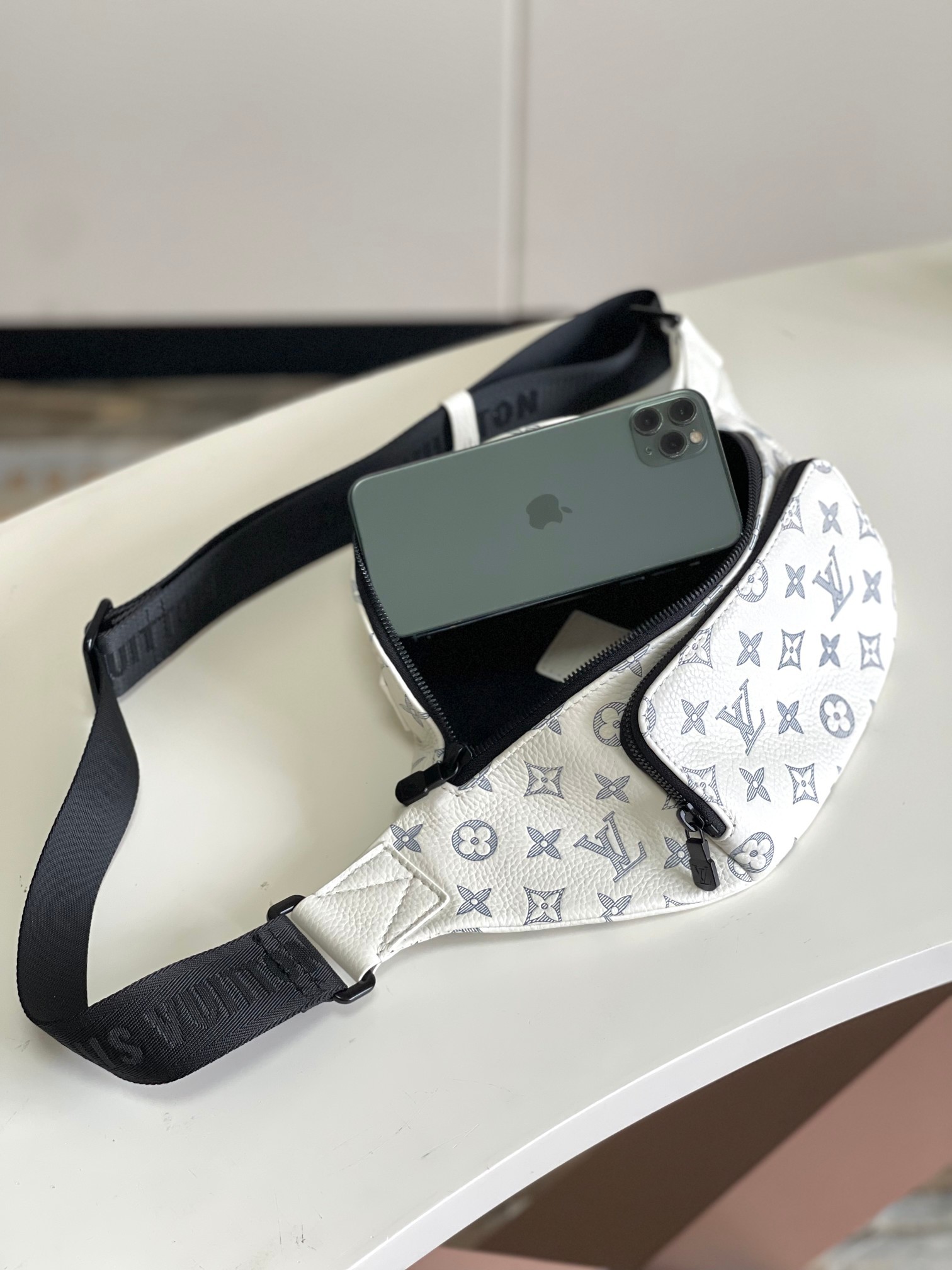 [LOUIS VUITTON-루이비통] 루이비통  범백 힙색  M25227