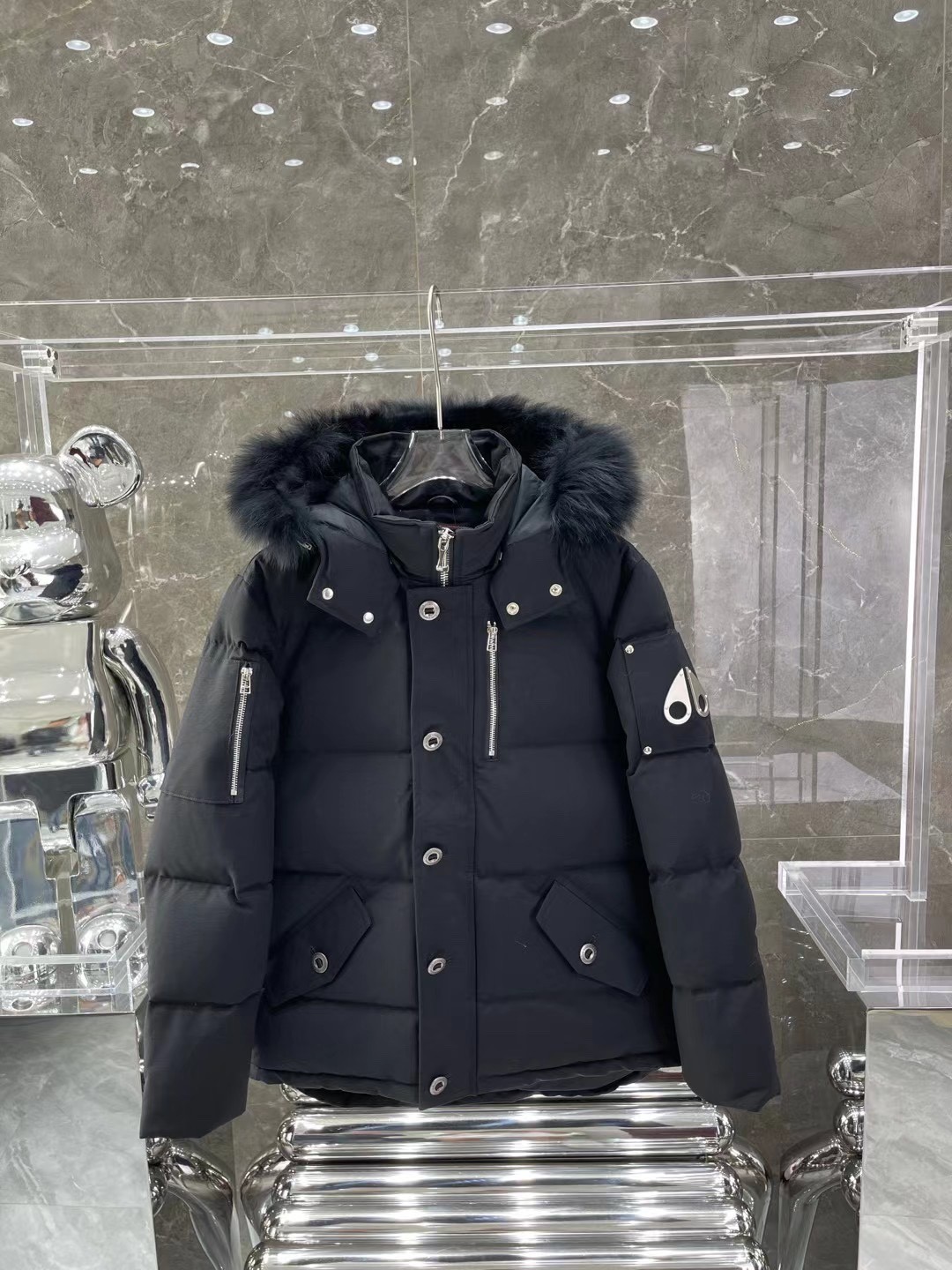 [Moose knuckles -무스너클 ]  무스너클 남성 쓰리쿼터 버클 패딩 레드