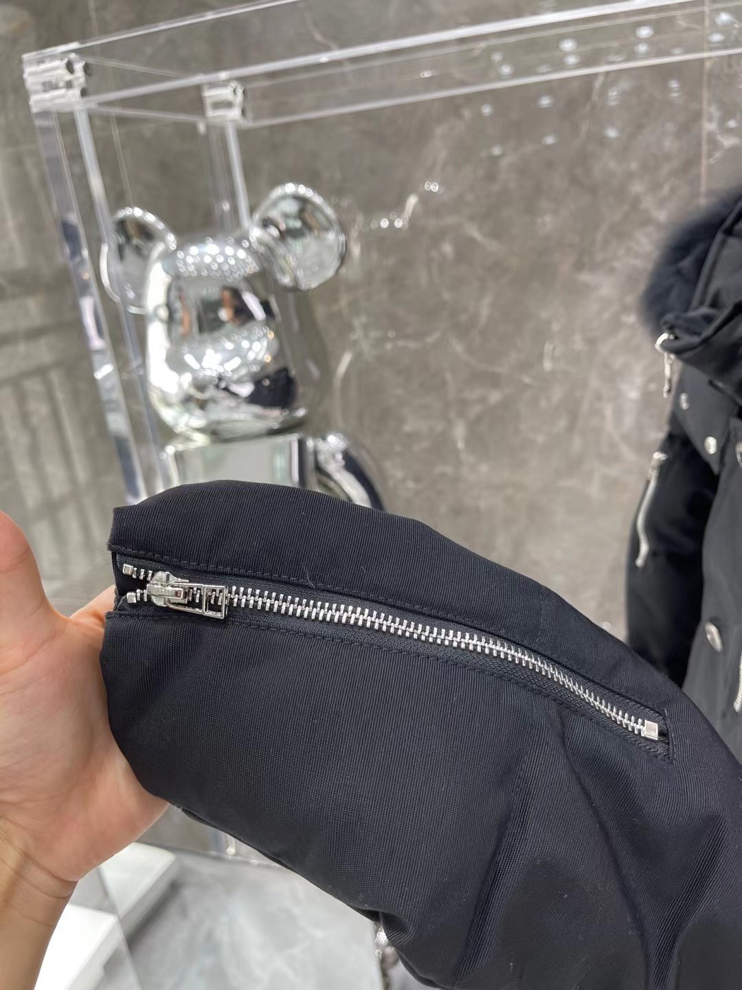 [Moose knuckles -무스너클 ]  무스너클 남성 쓰리쿼터 버클 패딩 레드