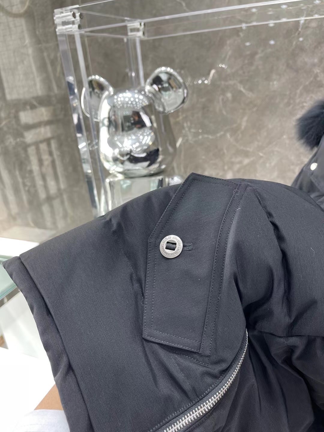 [Moose knuckles -무스너클 ]  무스너클 남성 쓰리쿼터 버클 패딩 레드