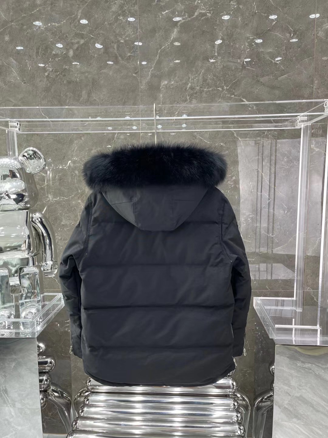 [Moose knuckles -무스너클 ]  무스너클 남성 쓰리쿼터 버클 패딩 레드