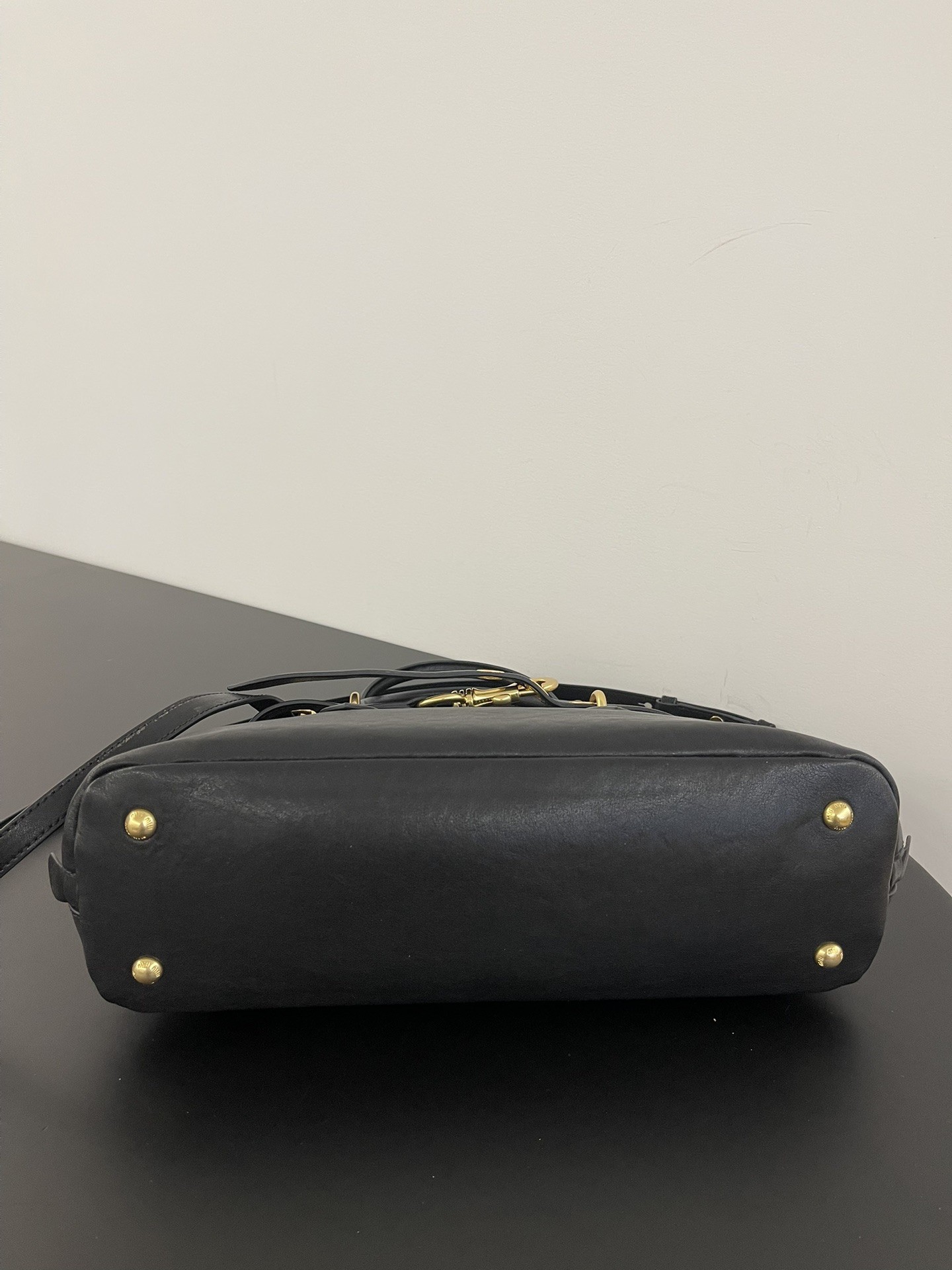 [MIU MIU-미우미우] 미우미우 아방뛰르 나파 가죽 탑 핸들백