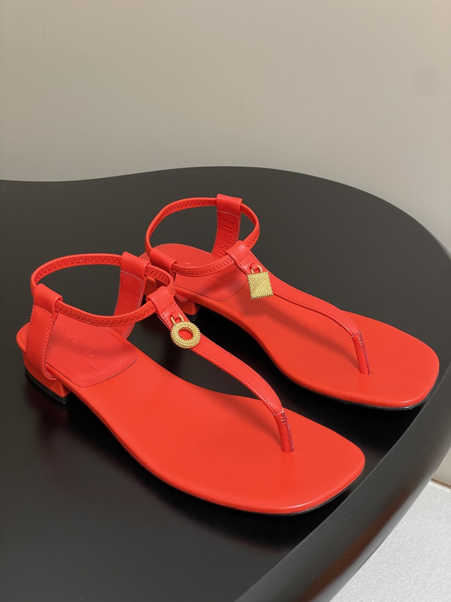 [Loro Piana -로로피아나 ]  로로피아나 쪼리 샌들