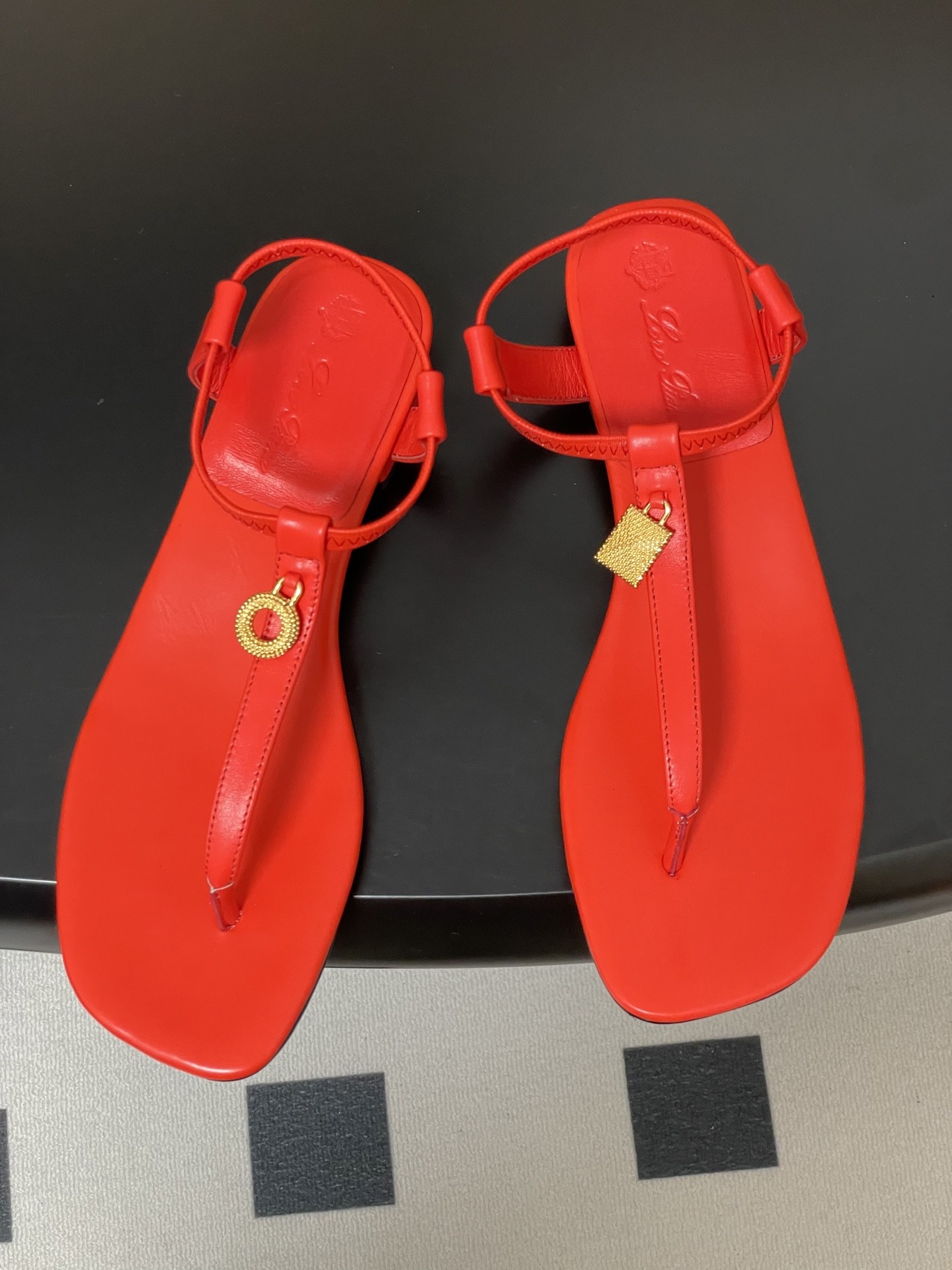 [Loro Piana -로로피아나 ]  로로피아나 쪼리 샌들