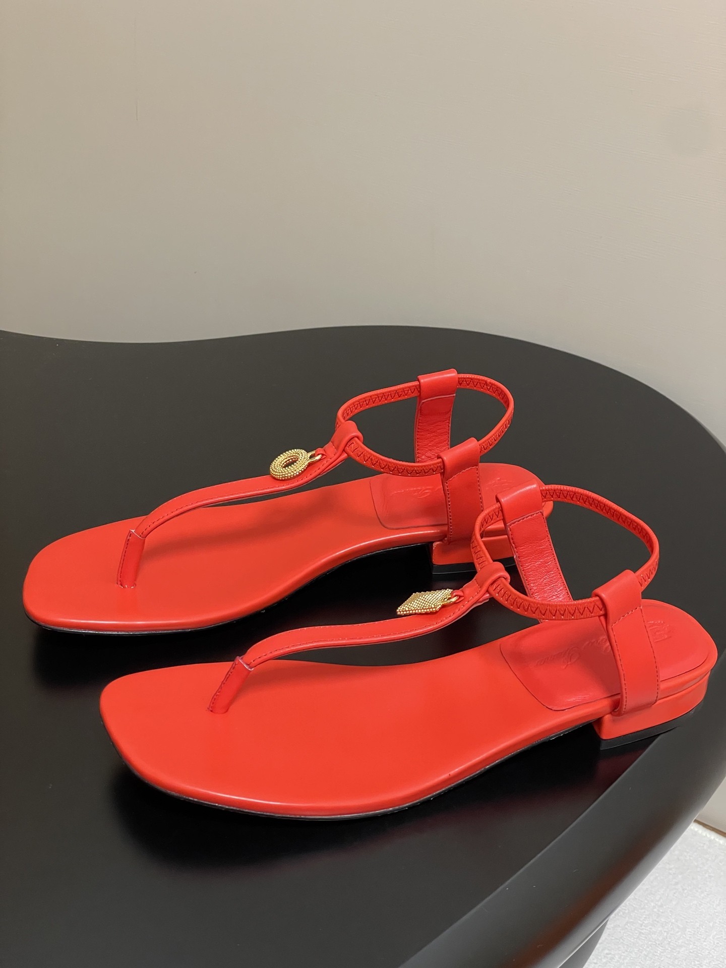 [Loro Piana -로로피아나 ]  로로피아나 쪼리 샌들