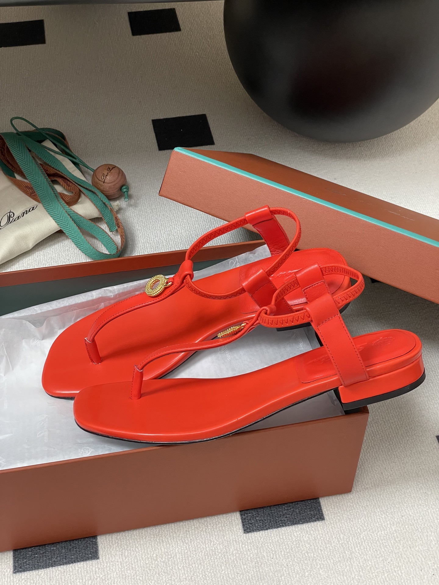 [Loro Piana -로로피아나 ]  로로피아나 쪼리 샌들