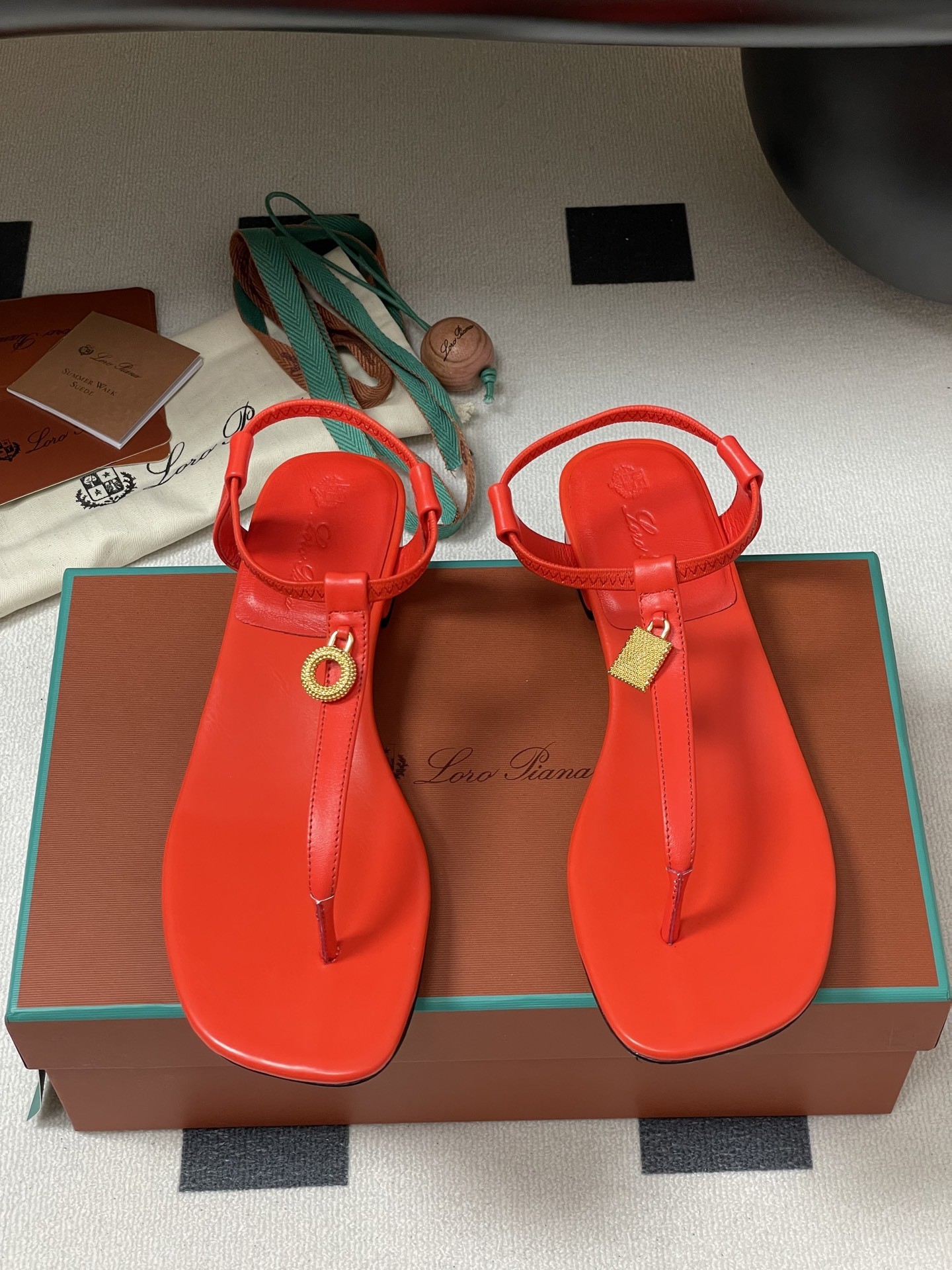 [Loro Piana -로로피아나 ]  로로피아나 쪼리 샌들