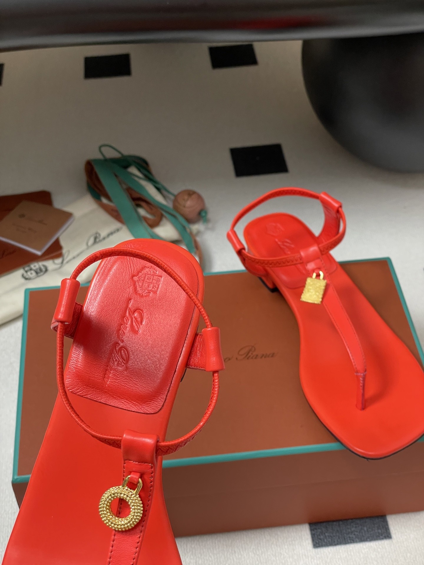 [Loro Piana -로로피아나 ]  로로피아나 쪼리 샌들