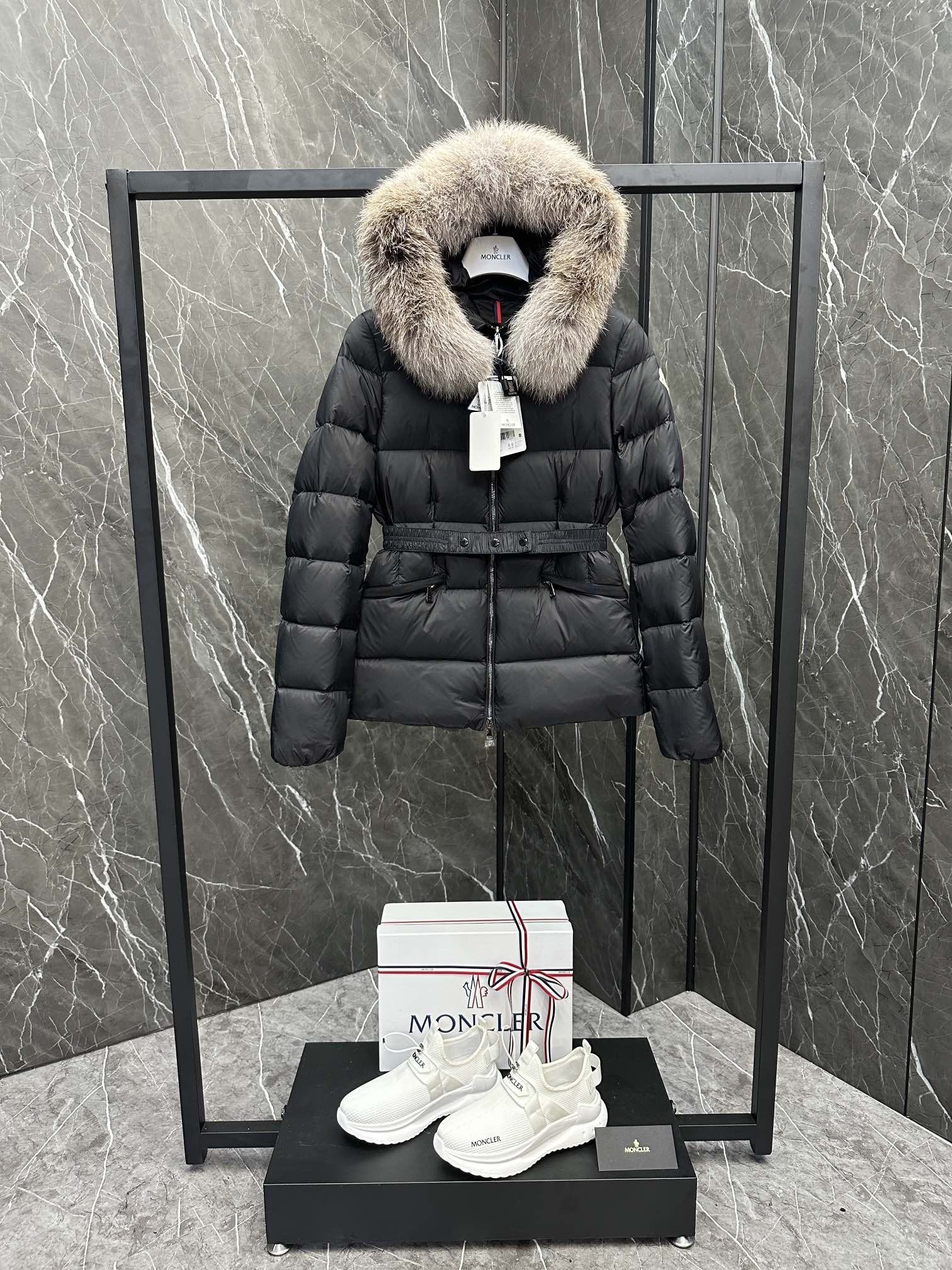 [MONCLER-몽클레어] 몽클레어 보에드 숏패딩 블랙