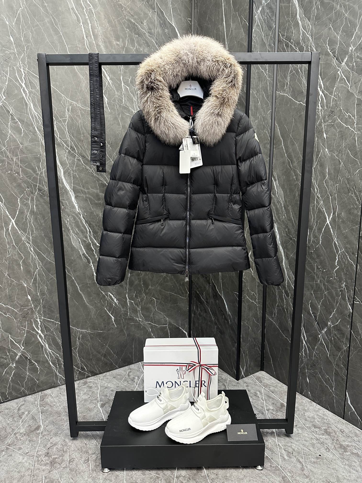 [MONCLER-몽클레어] 몽클레어 보에드 숏패딩 블랙