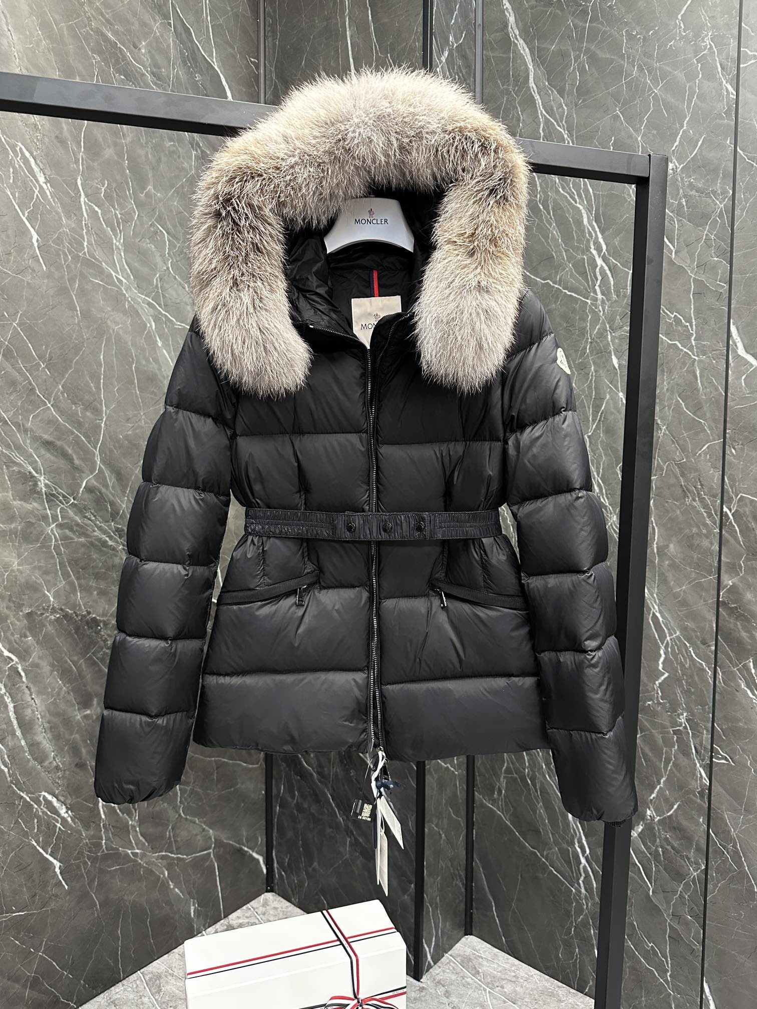 [MONCLER-몽클레어] 몽클레어 보에드 숏패딩 블랙