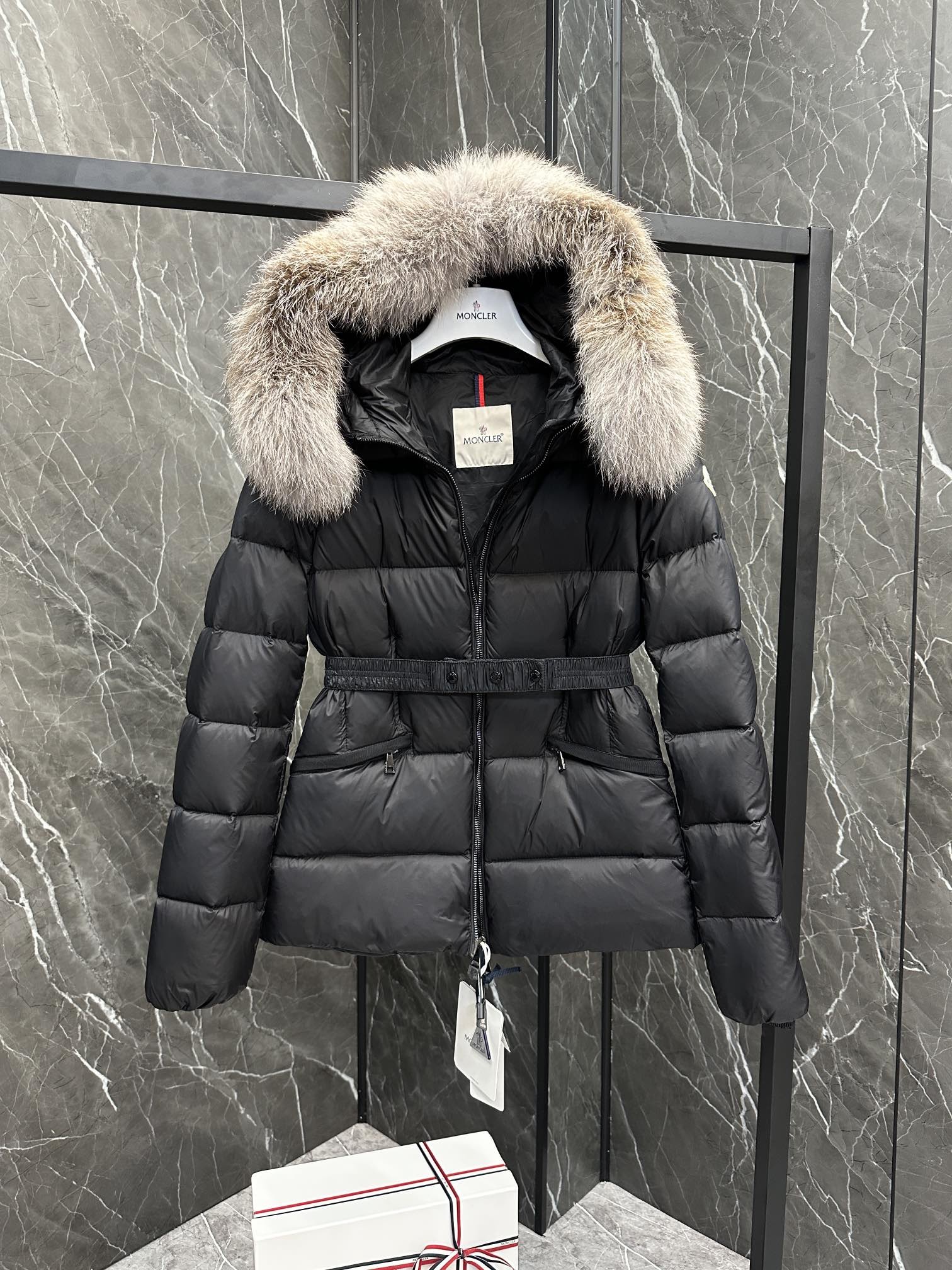 [MONCLER-몽클레어] 몽클레어 보에드 숏패딩 블랙