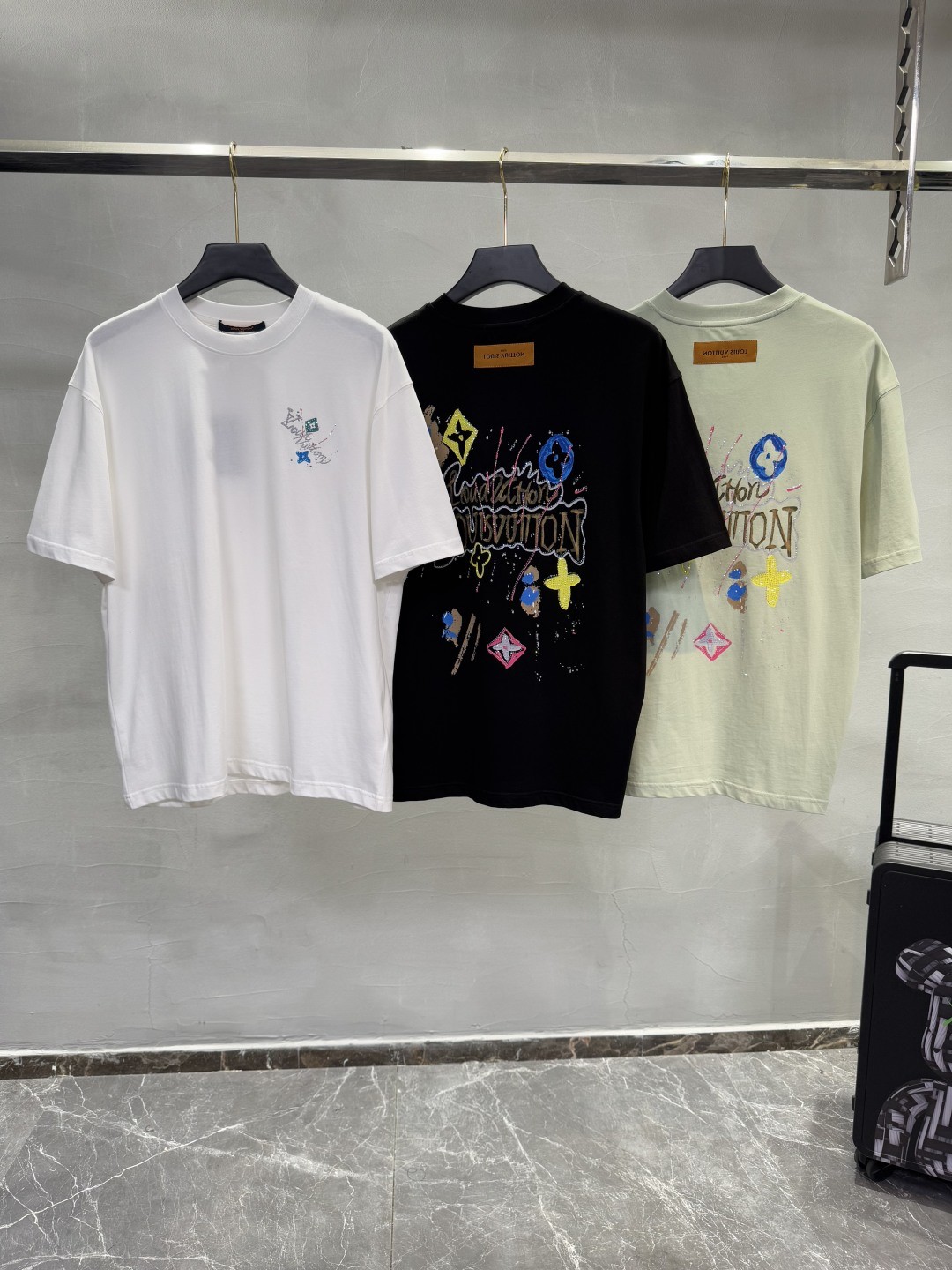 [LOUIS VUITTON-루이비통] 루이비통 프린트 로고 반팔티